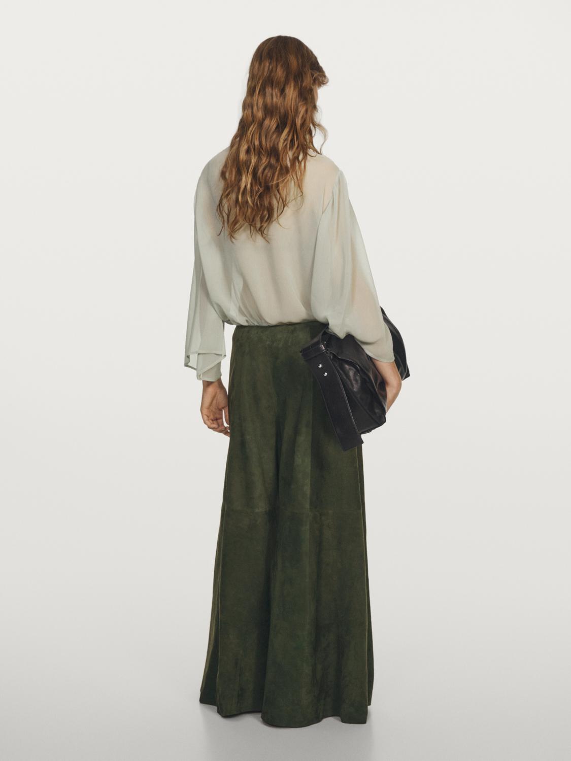 Flowing blouse with ruffled neckline - STUDIO