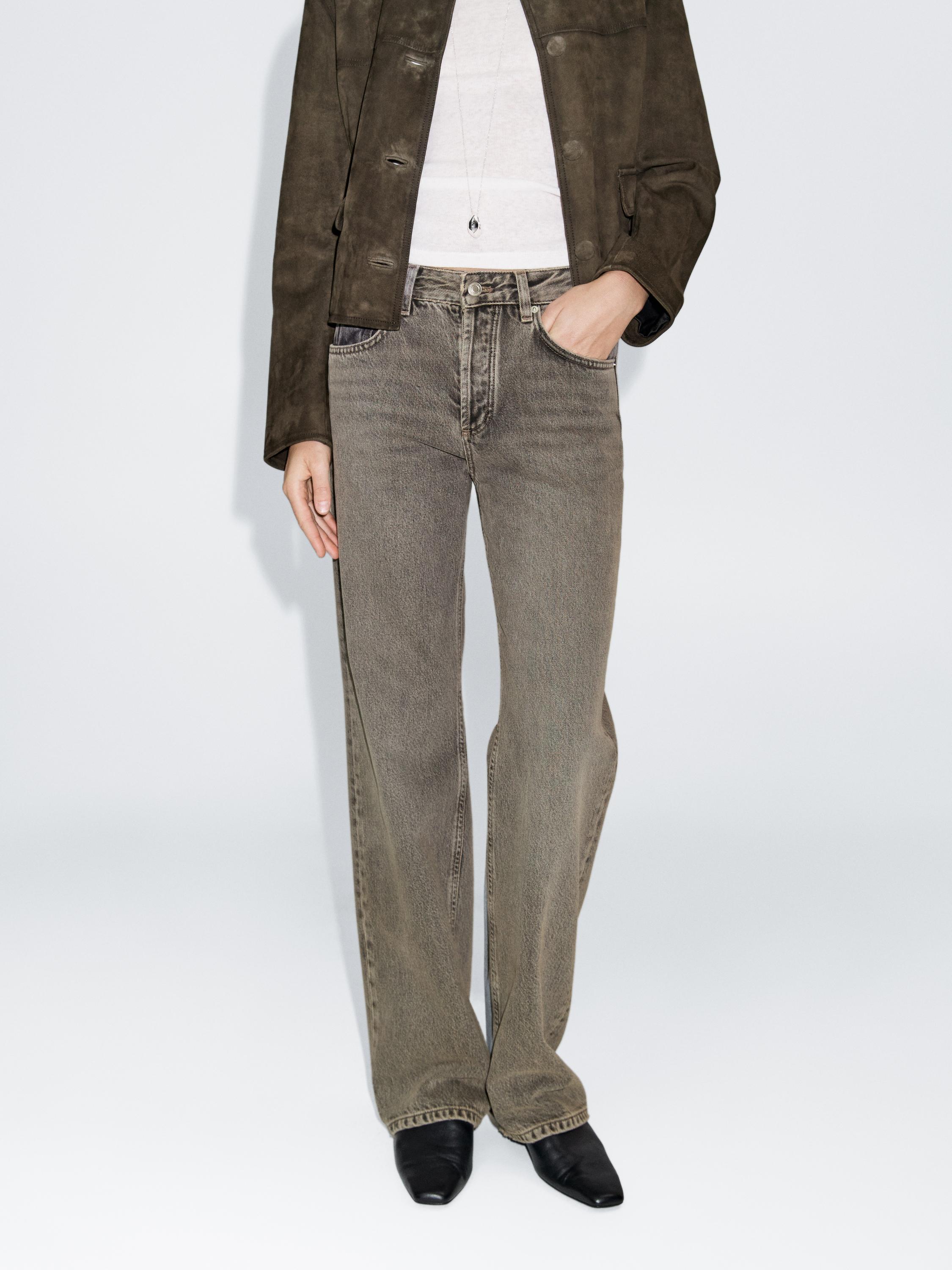 Джинсы со средней посадкой и широкими штанинами