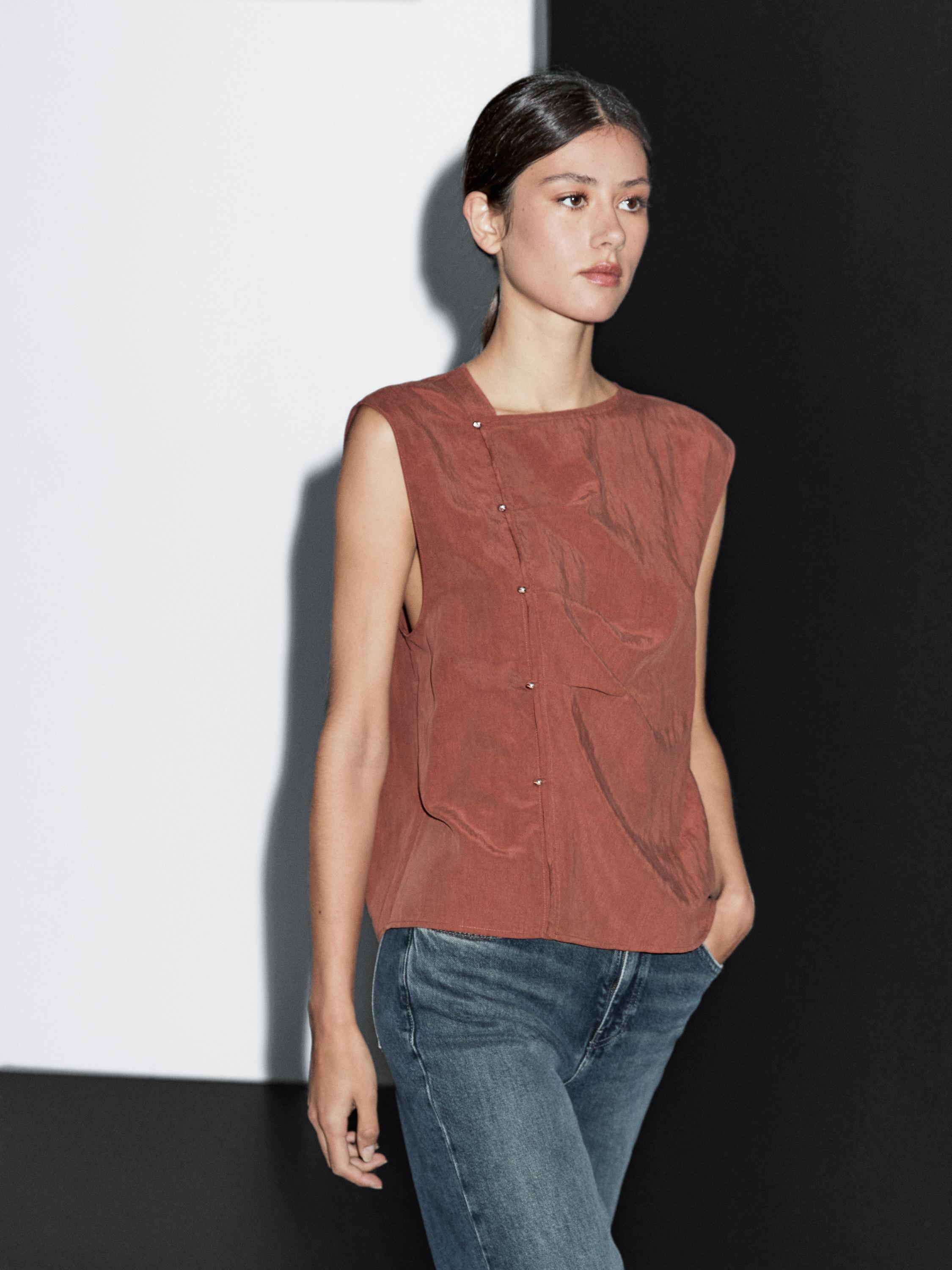 Blouse with silver button fastening on the side