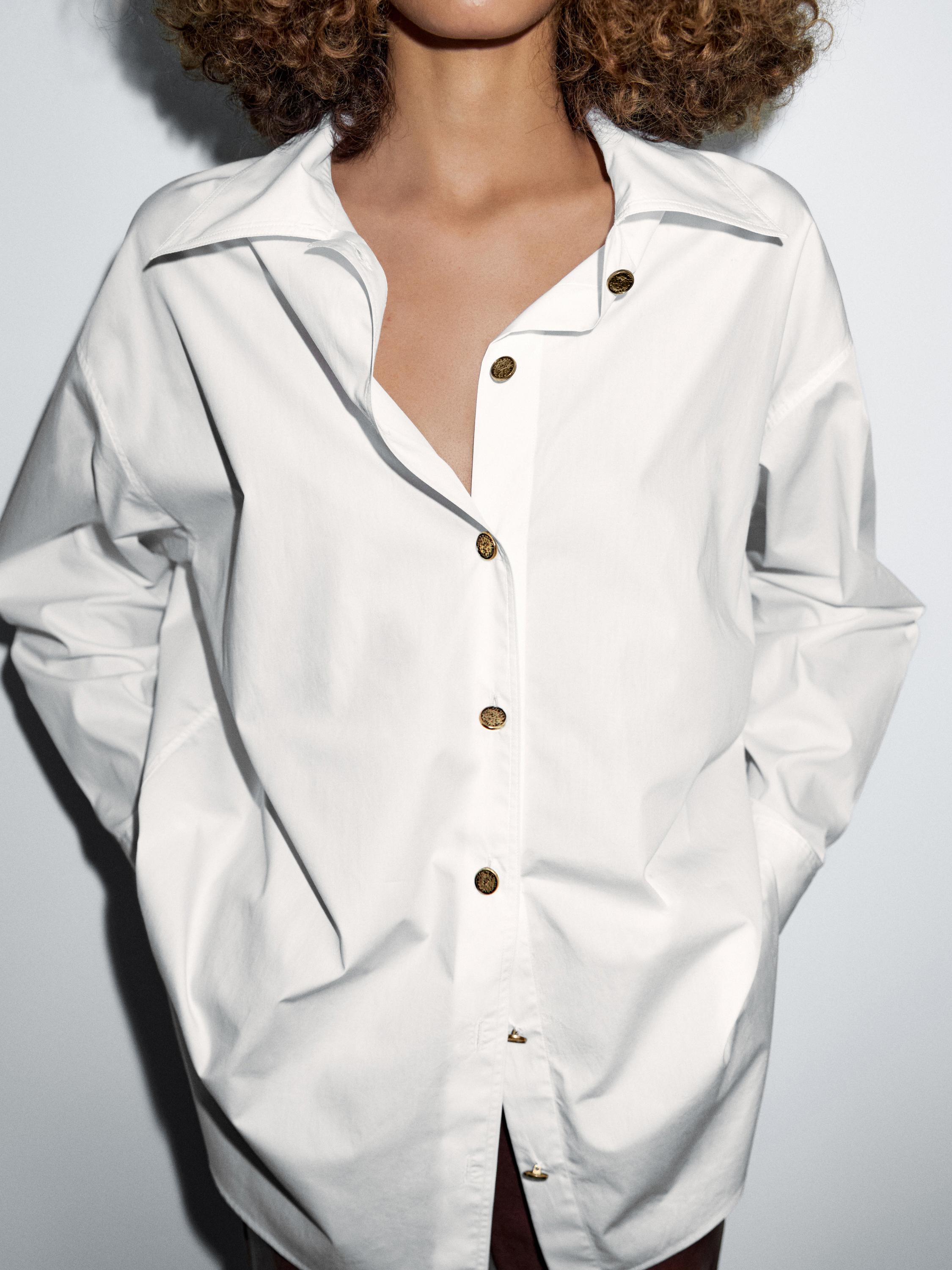 Poplin shirt with golden buttons