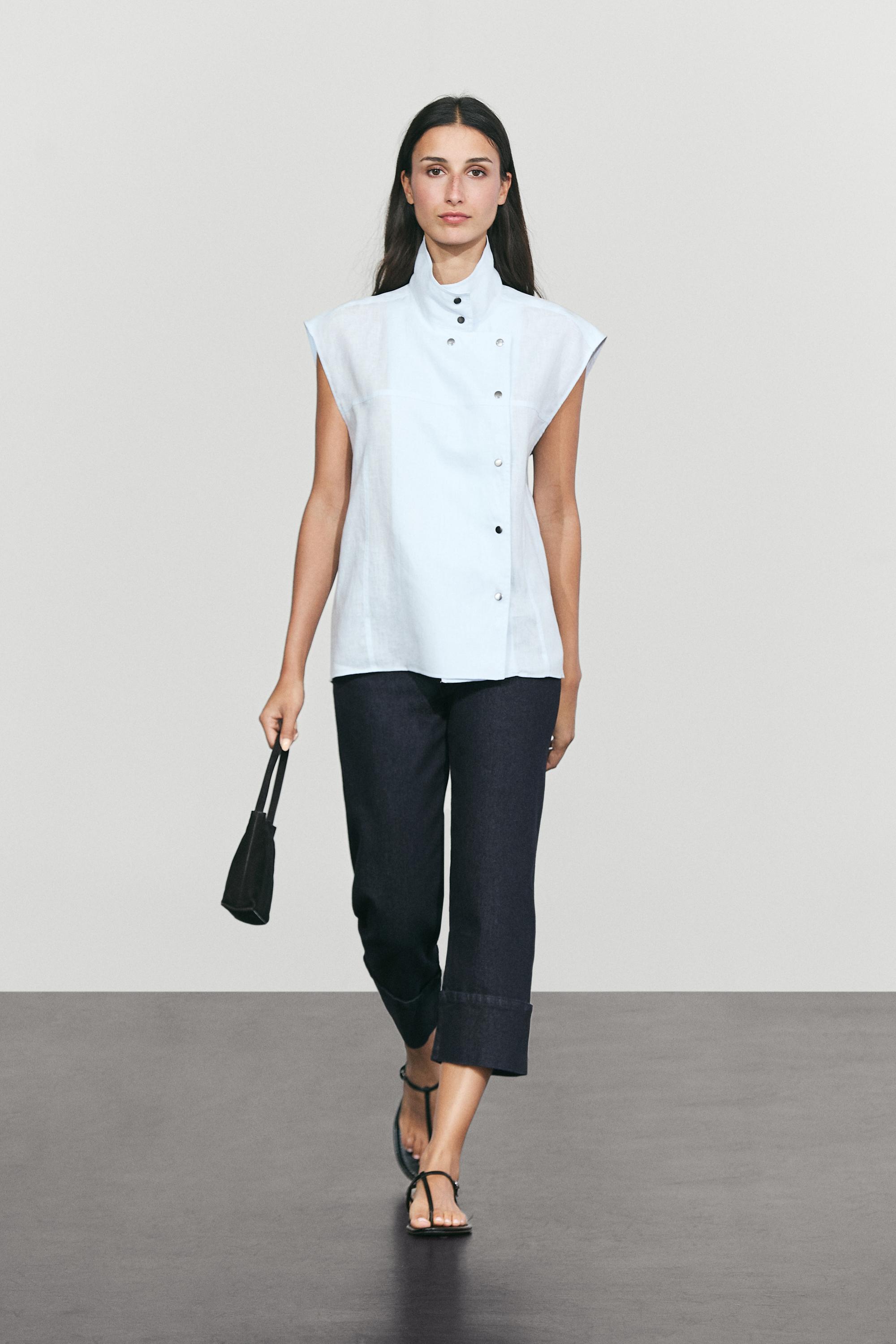 100% linen fine button-down top — Light blue