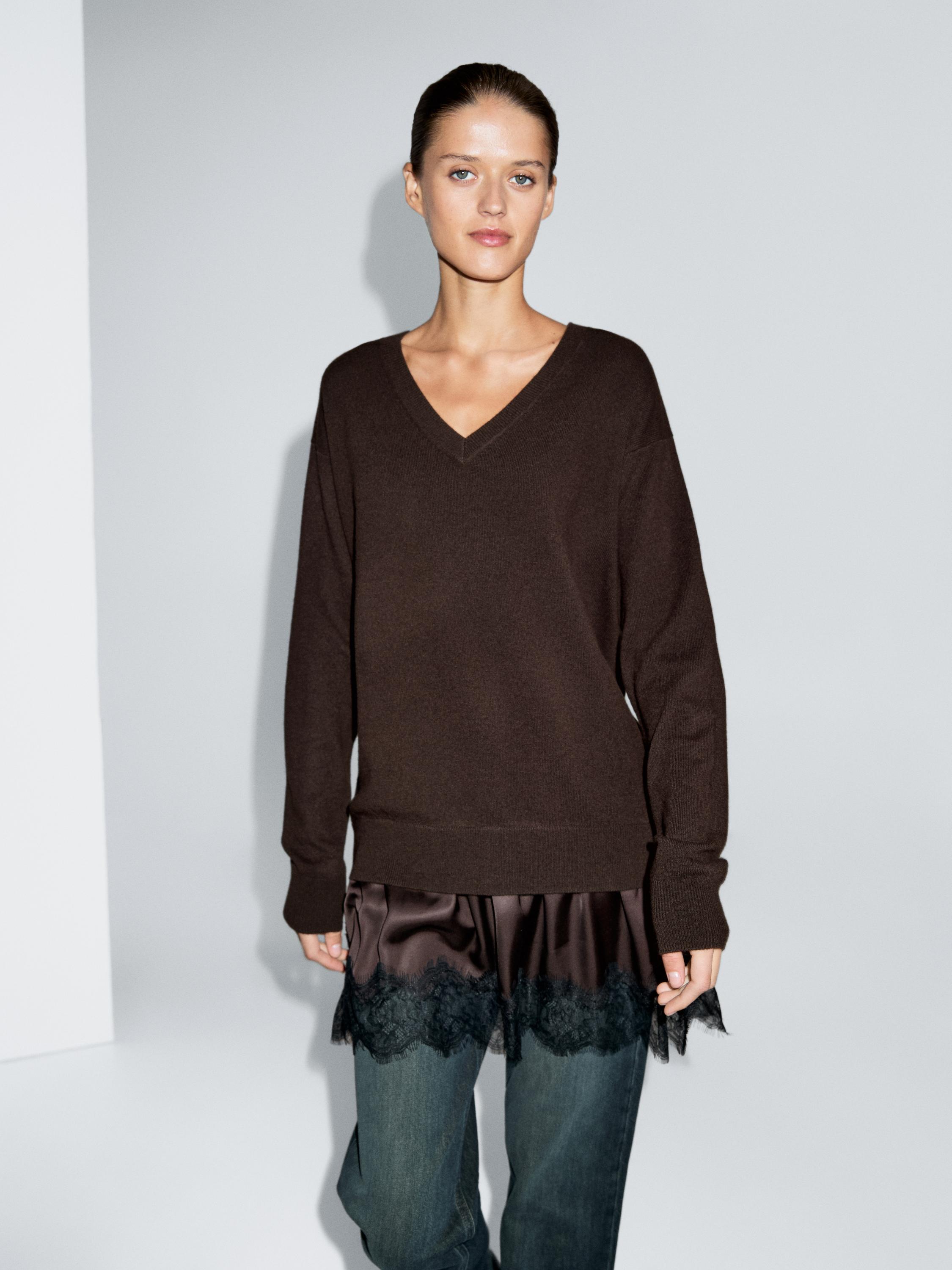 Short knit dress with contrast lace