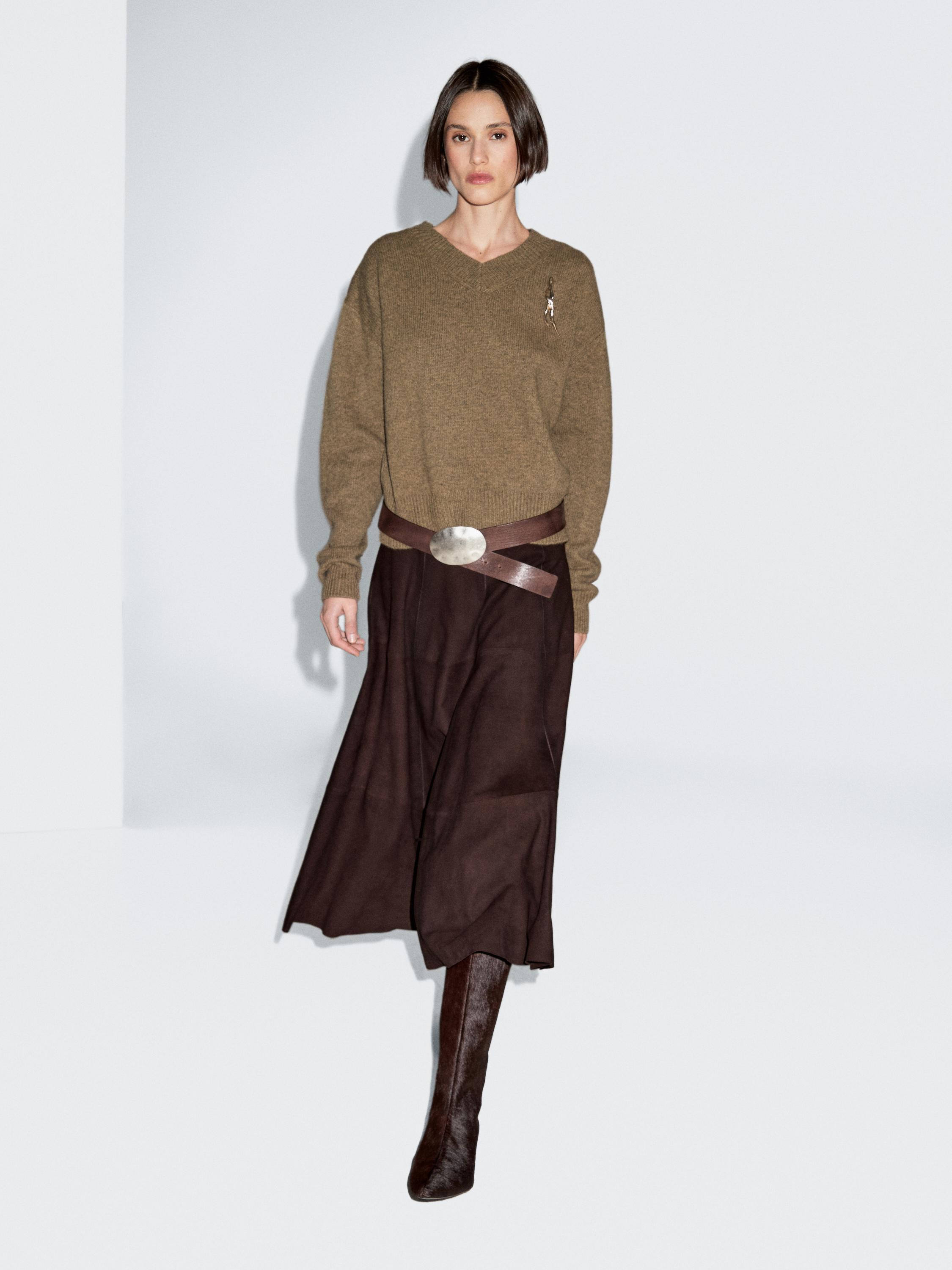 100% wool V-neck knit sweater
