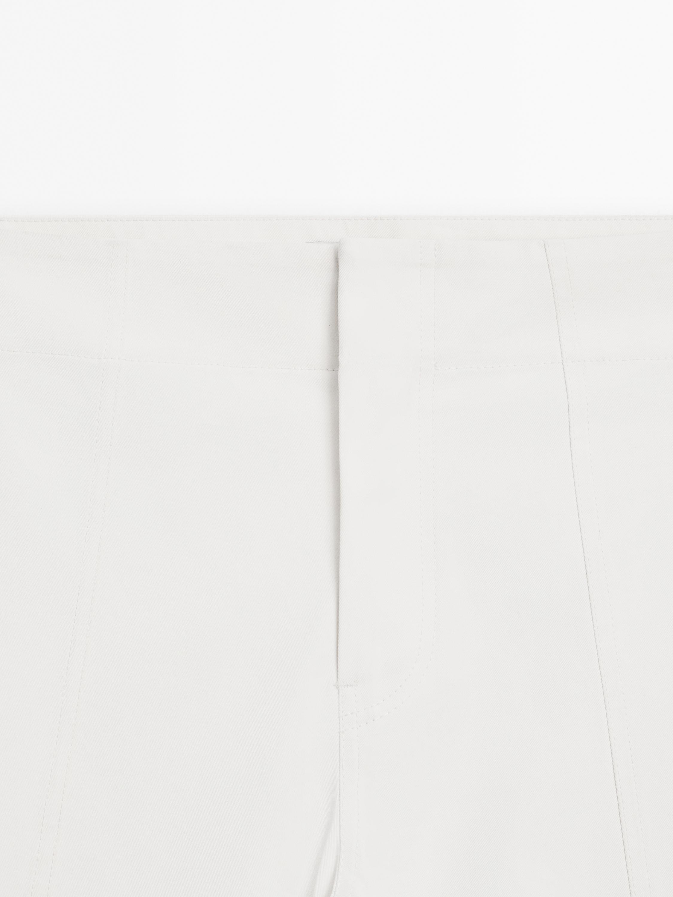 Pantaloni ampi con dettaglio di cuciture - Studio