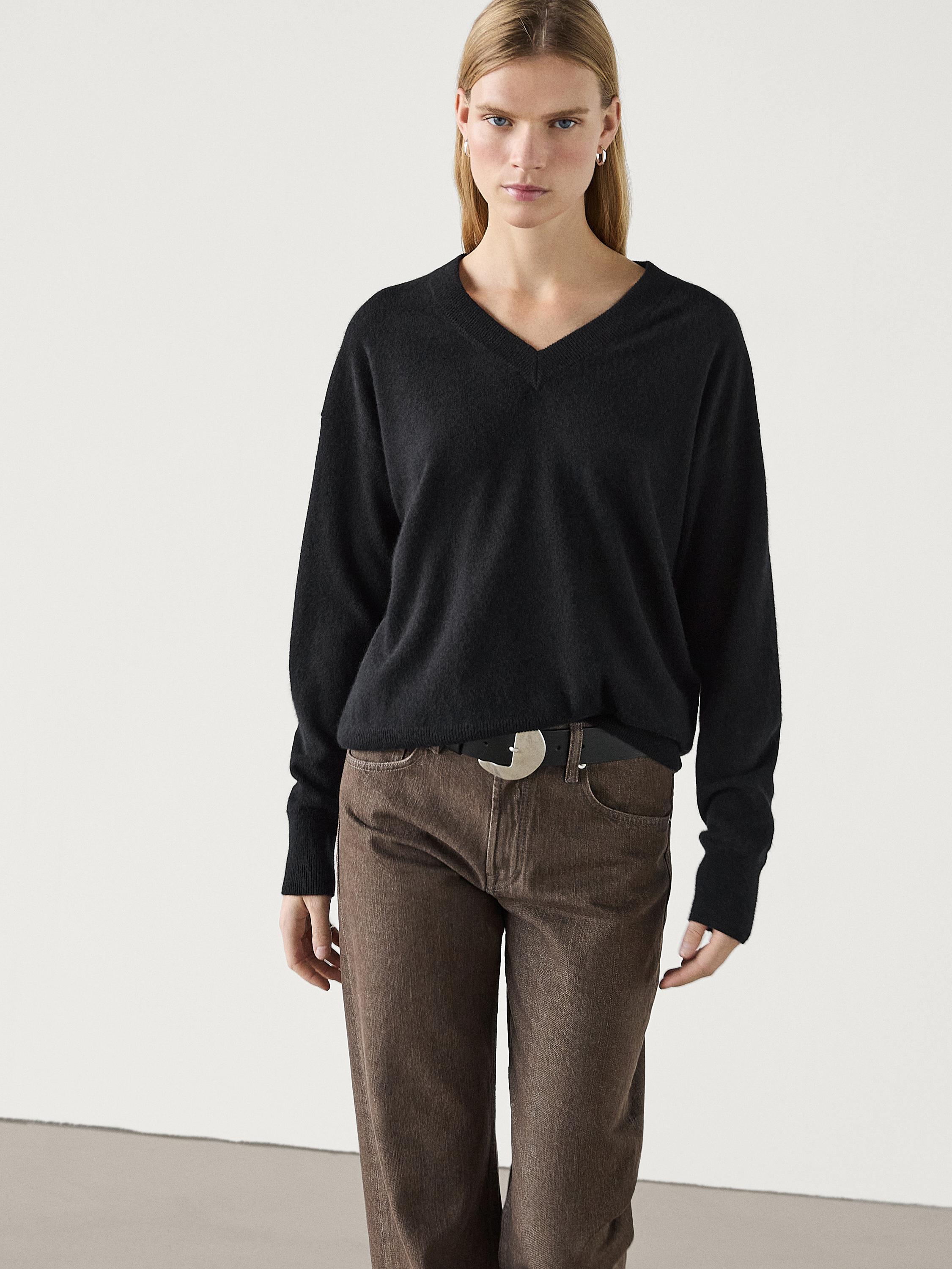 Knit 100% cashmere V-neck sweater