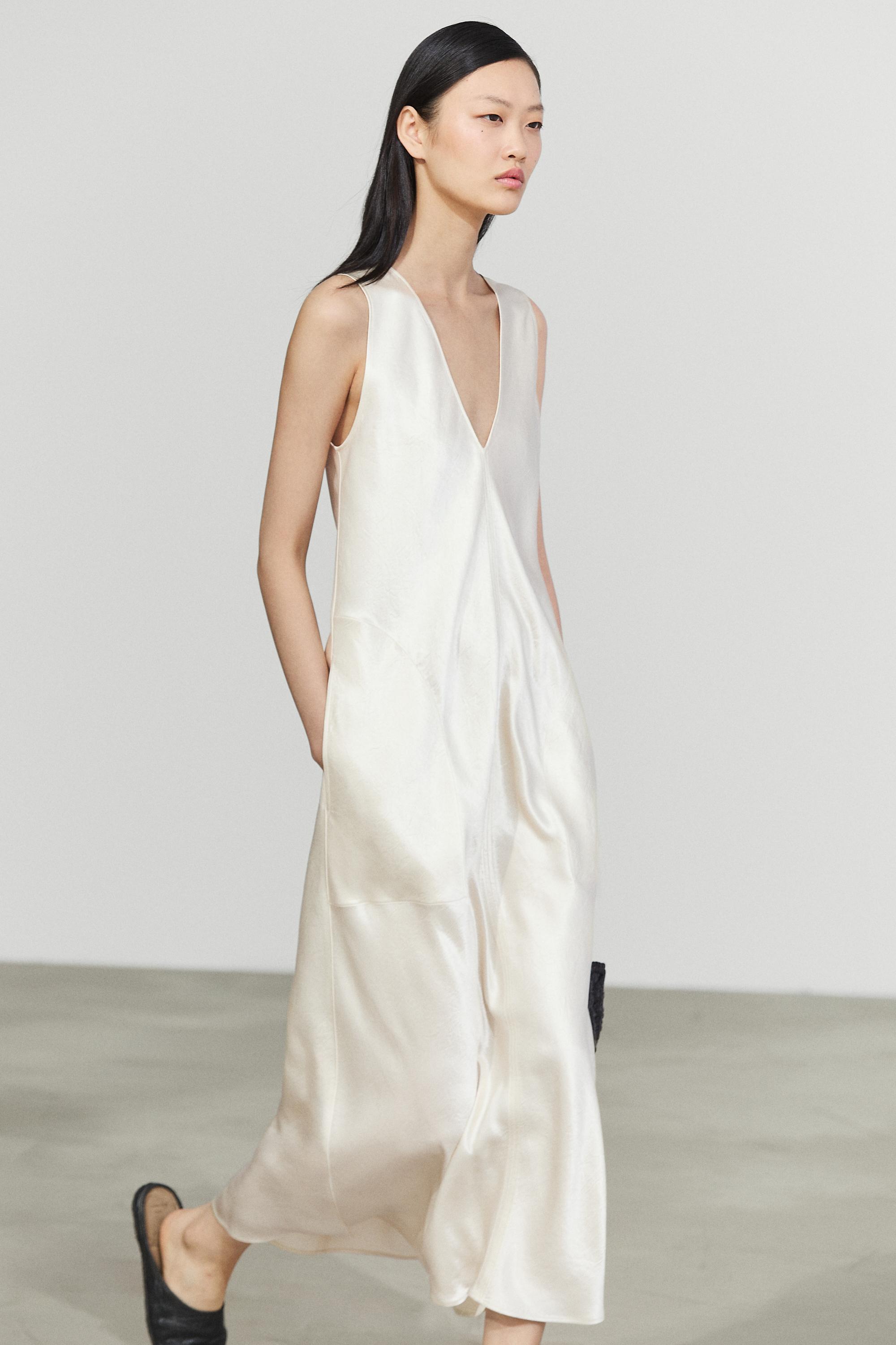 Robe midi style nuisette satinée