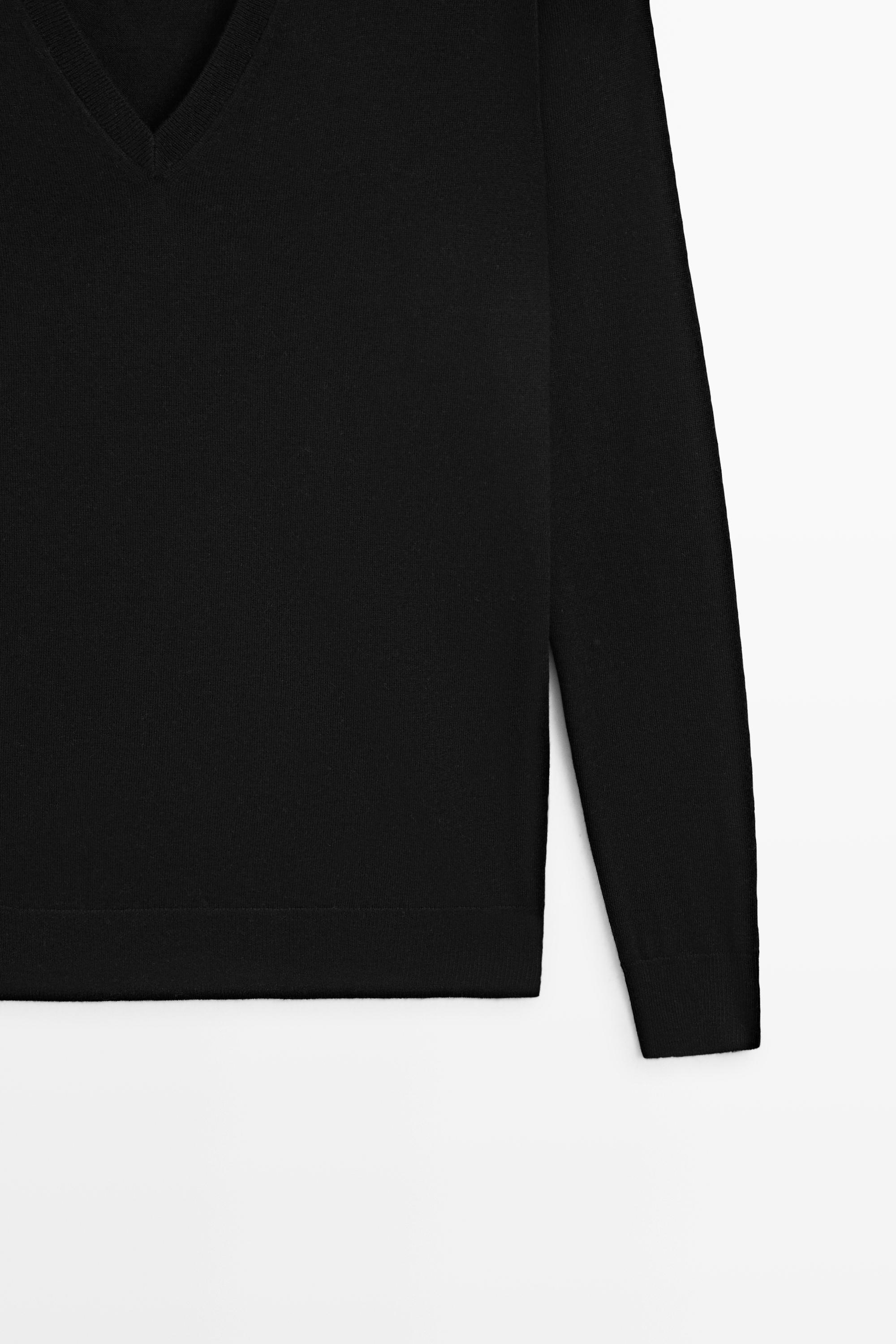 V-neck knit sweater — BLACK
