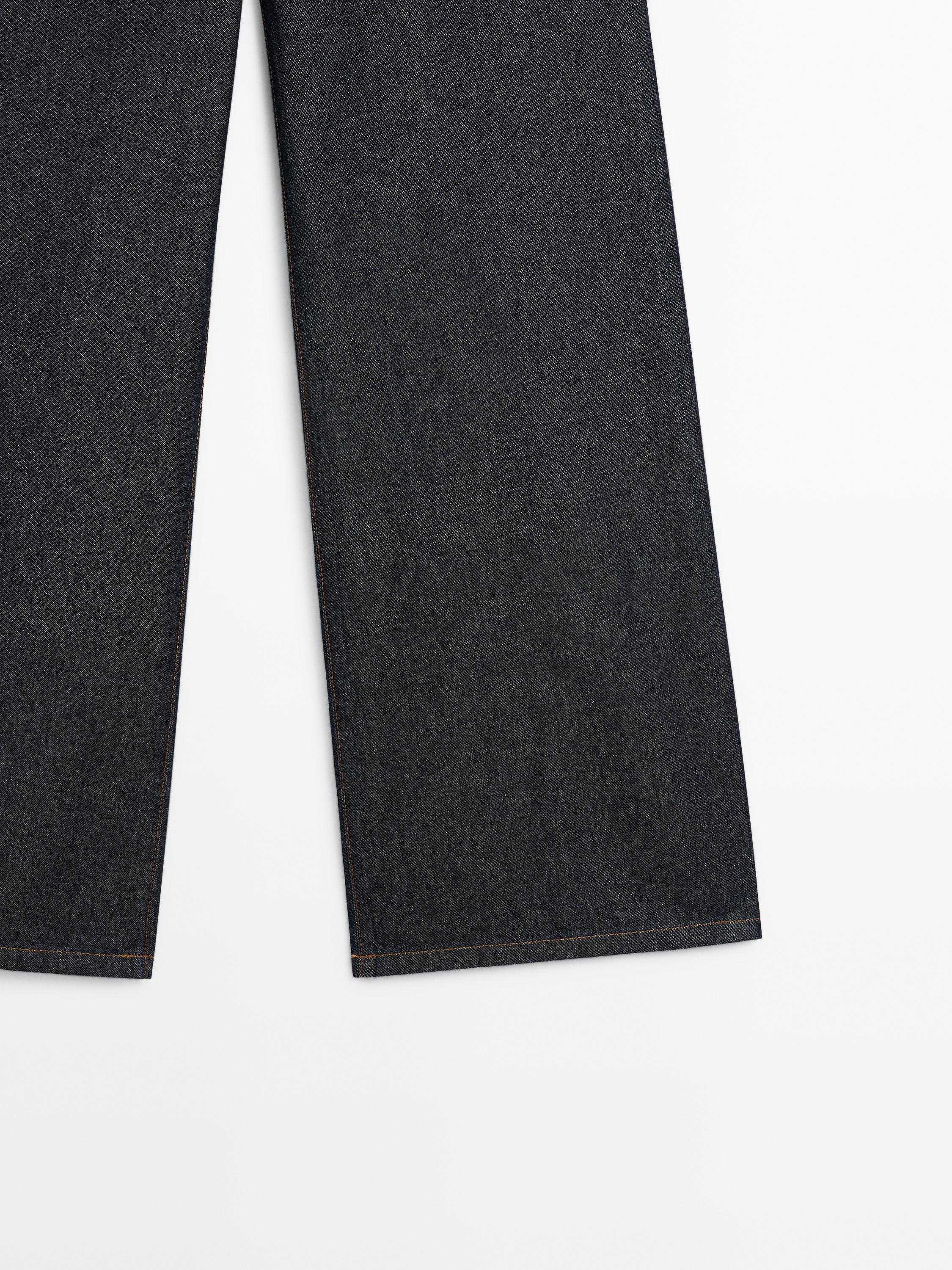Loose mid-rise wide-leg jeans