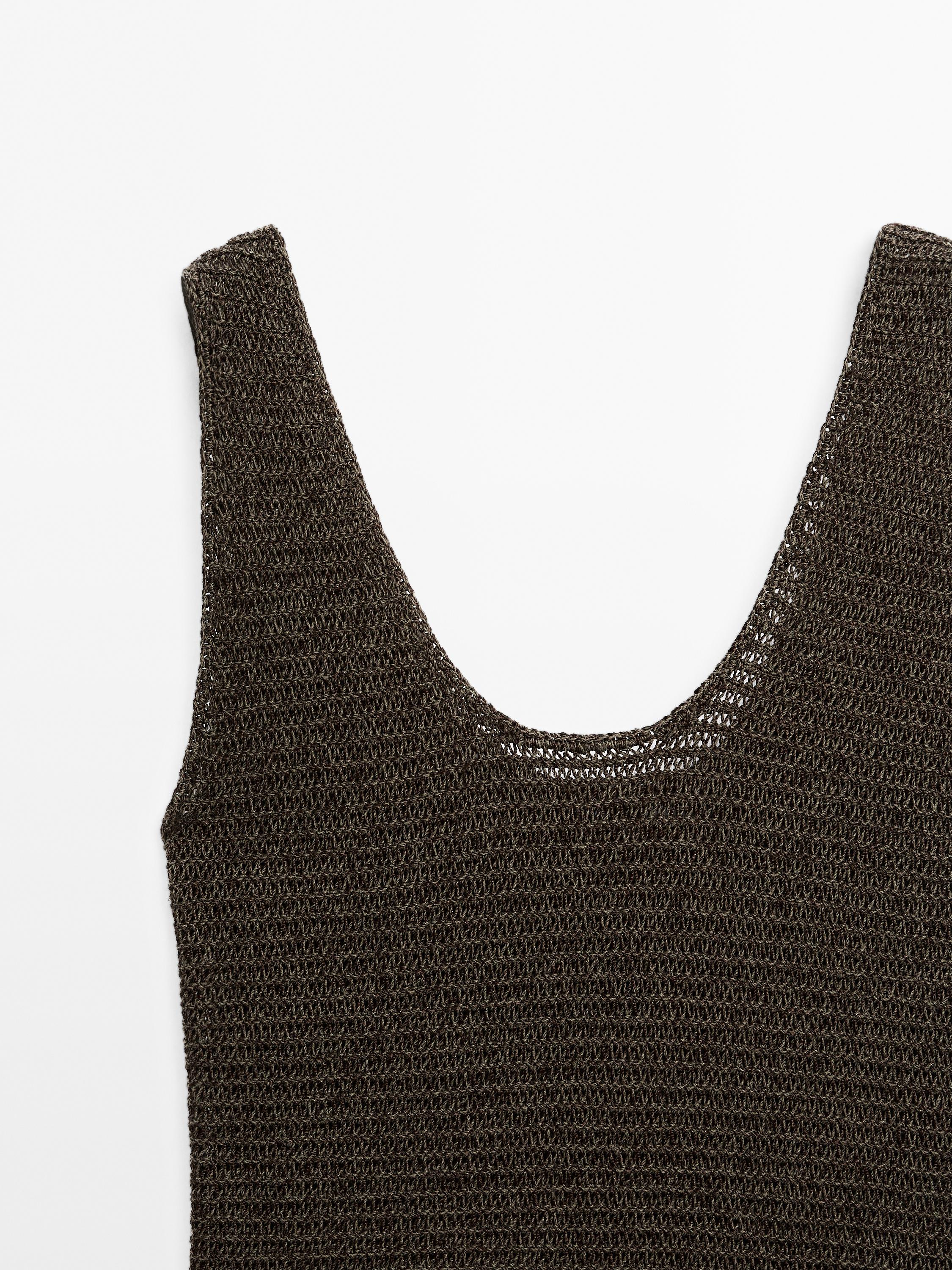 Cotton blend knit top with round neckline