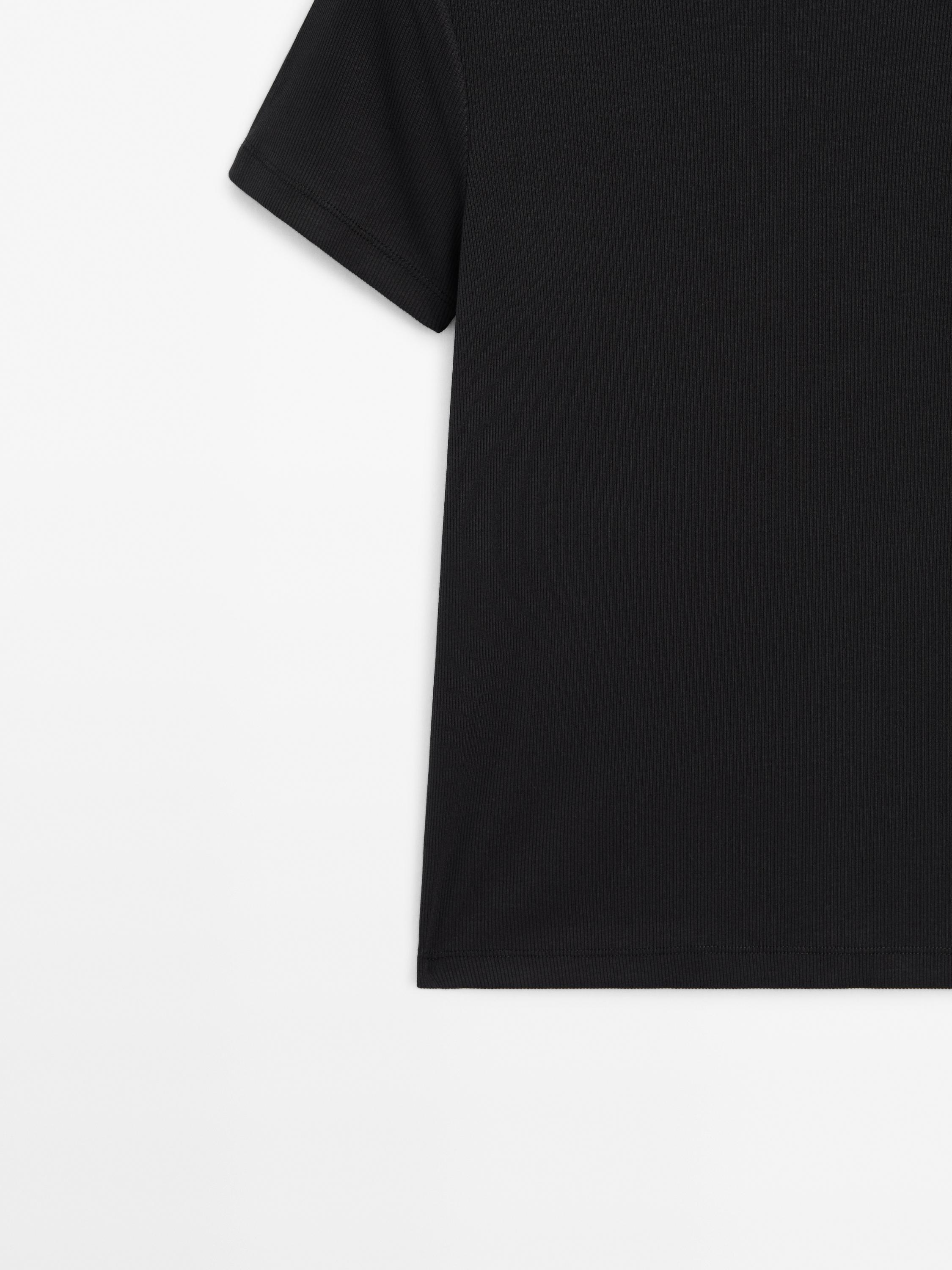 T-shirt 100 % coton à bord-côte et manches courtes