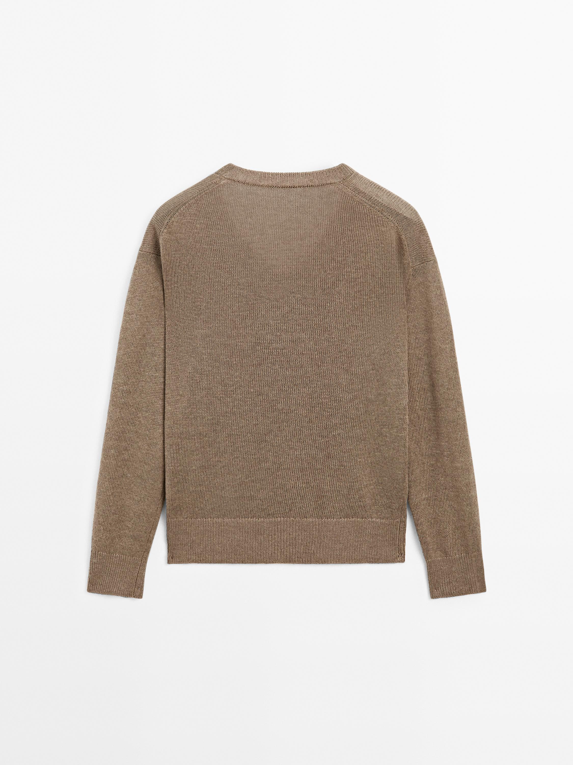 Long sleeve V-neck knit sweater