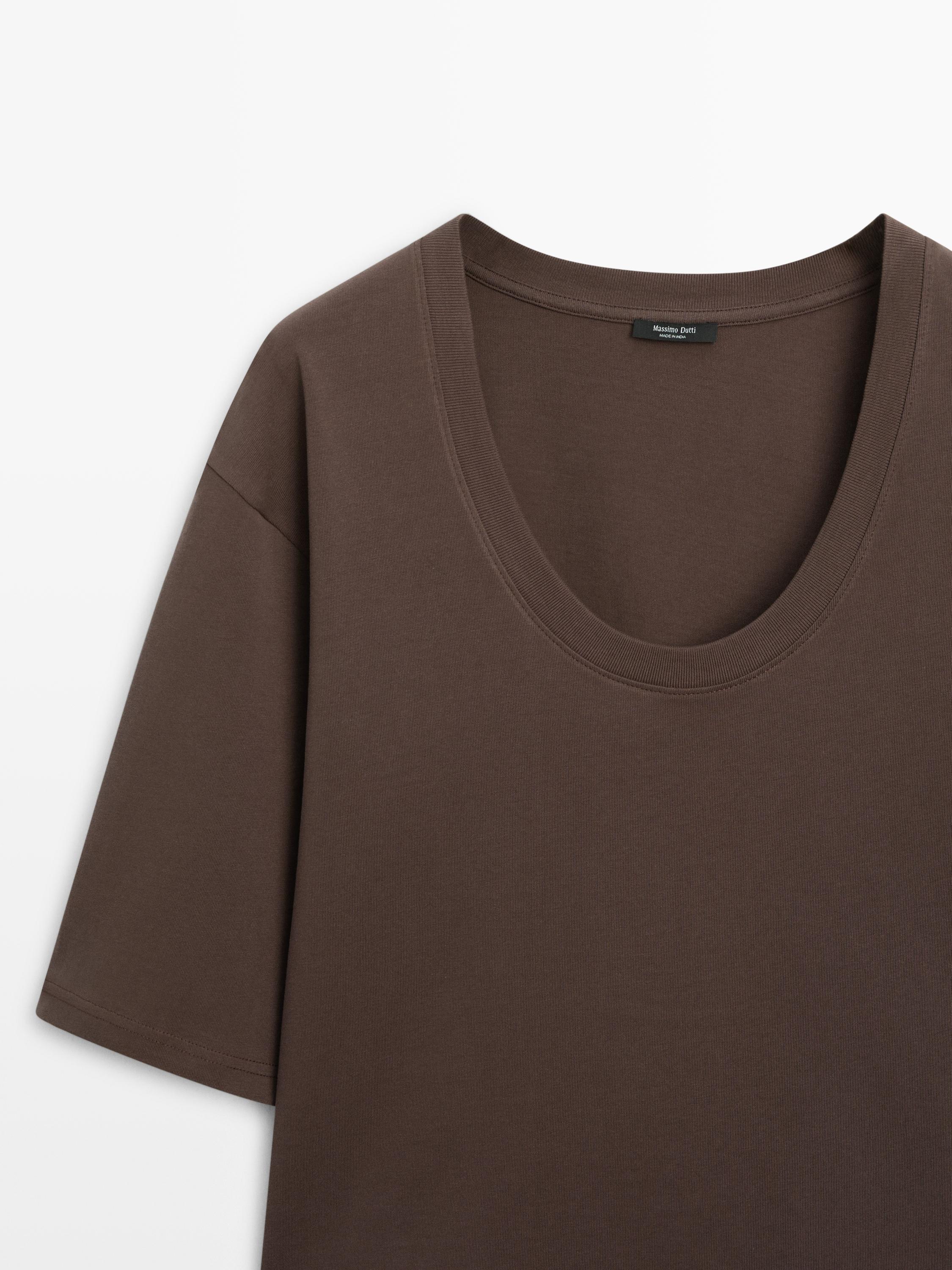 футболка из 100% хлопка с широким вырезом