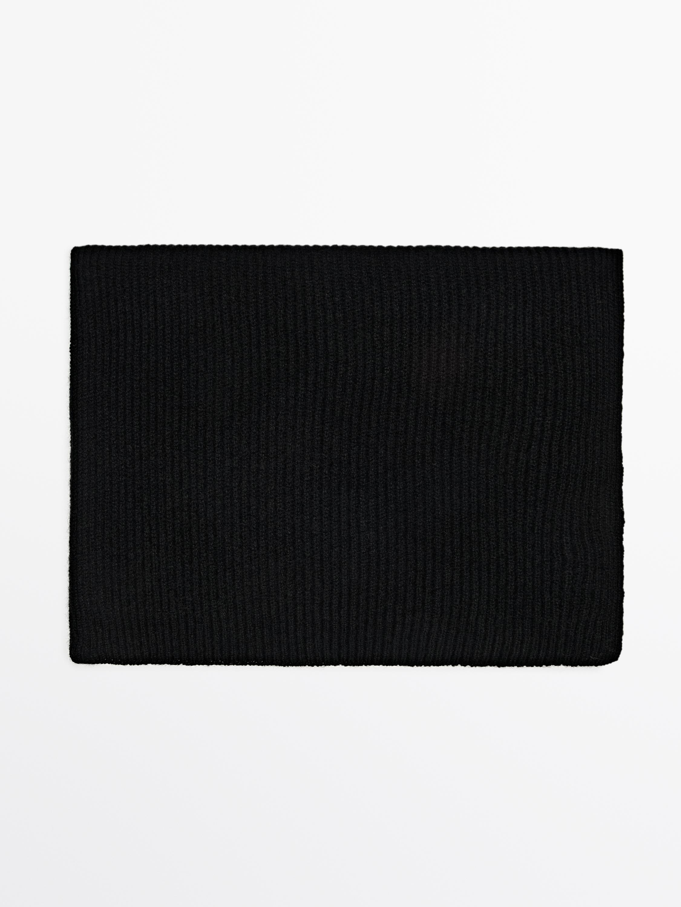 Shall me damarë 100 kashmir · E Zezë, Ngjyrë Karboni, Blu E Thellë