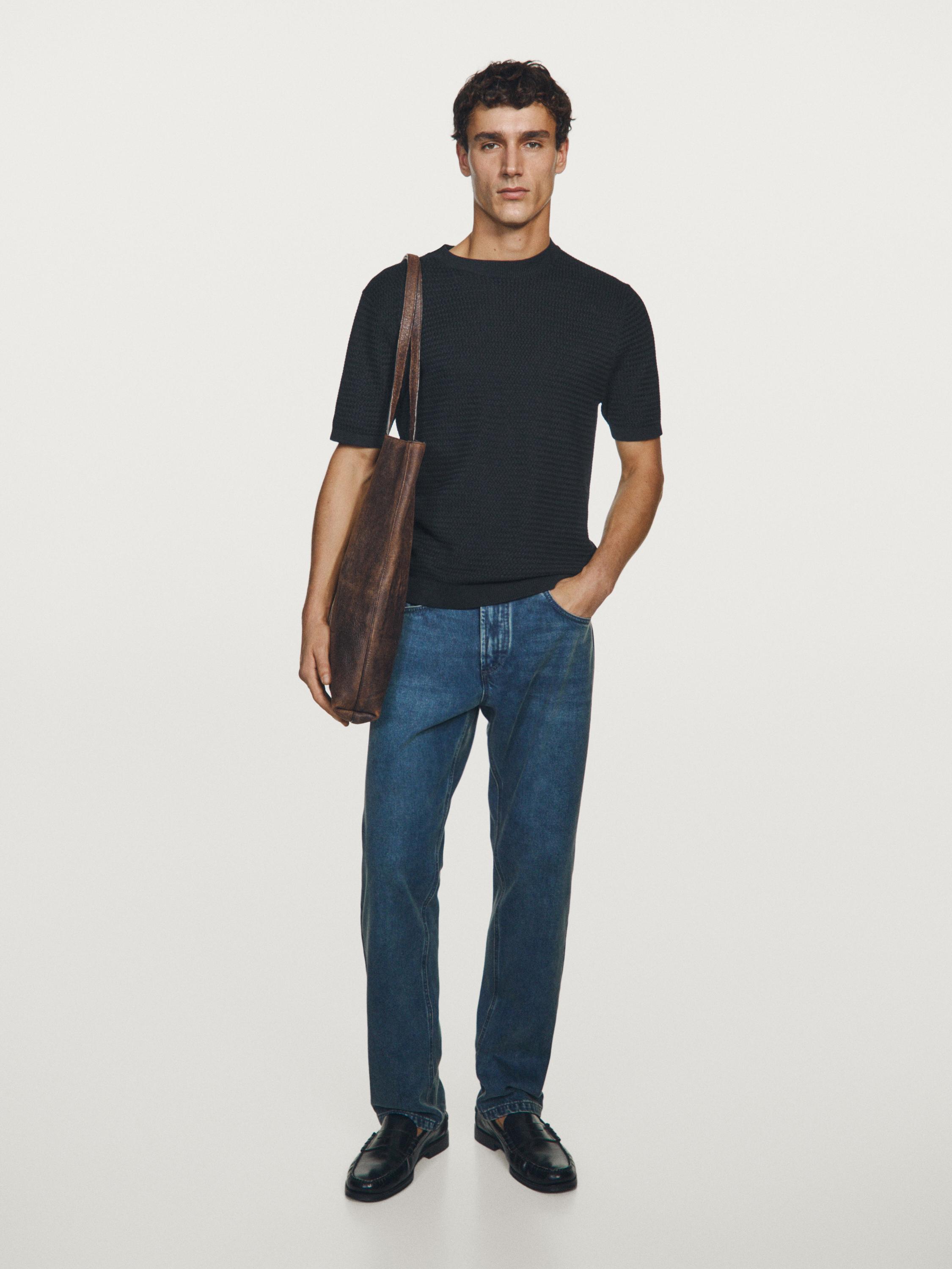 تيشرت بحياكة بارزة الملمس وأكمام قصيرة