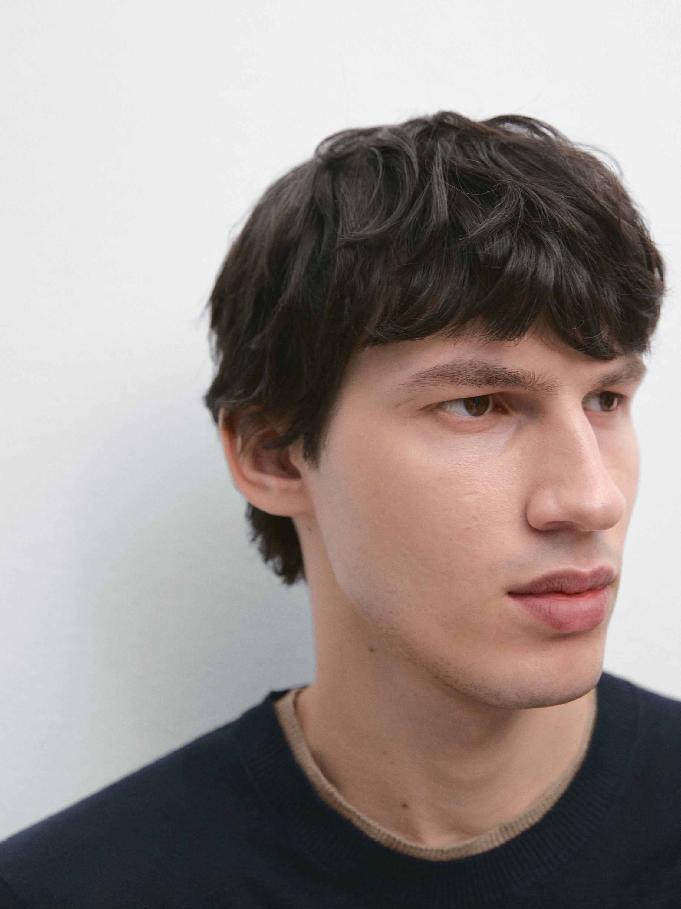 سويتر محاك بياقة دائرية من الكتان