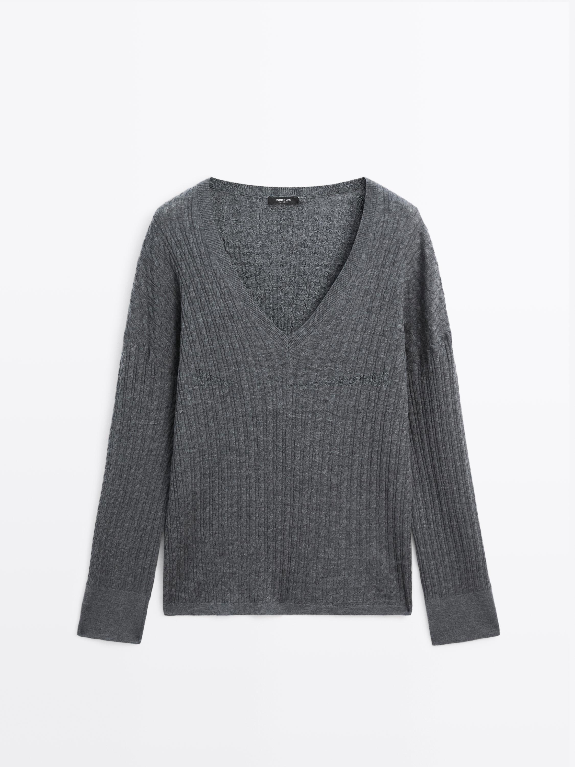 Maglia a trecce con scollo a v