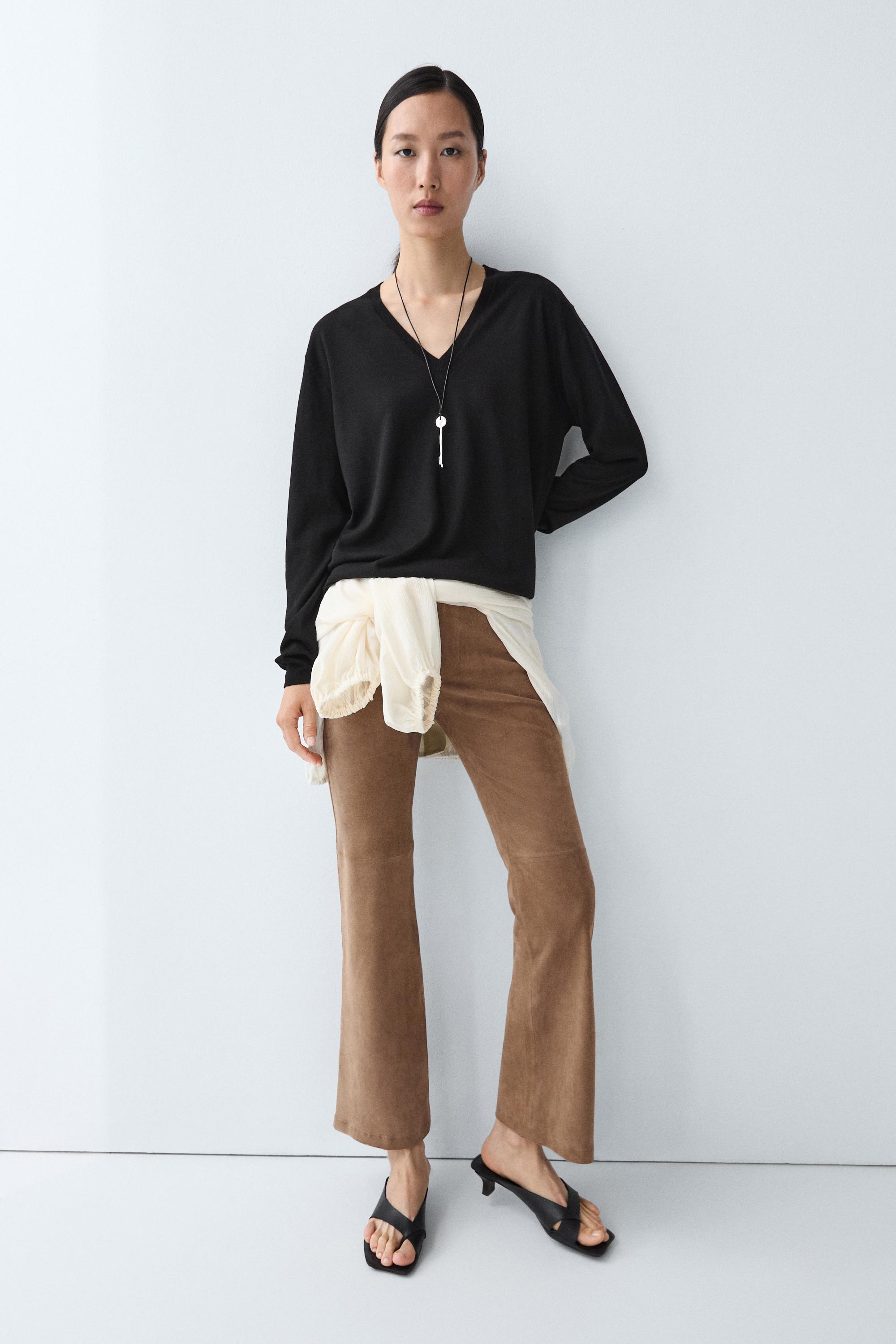 V-neck knit sweater — BLACK
