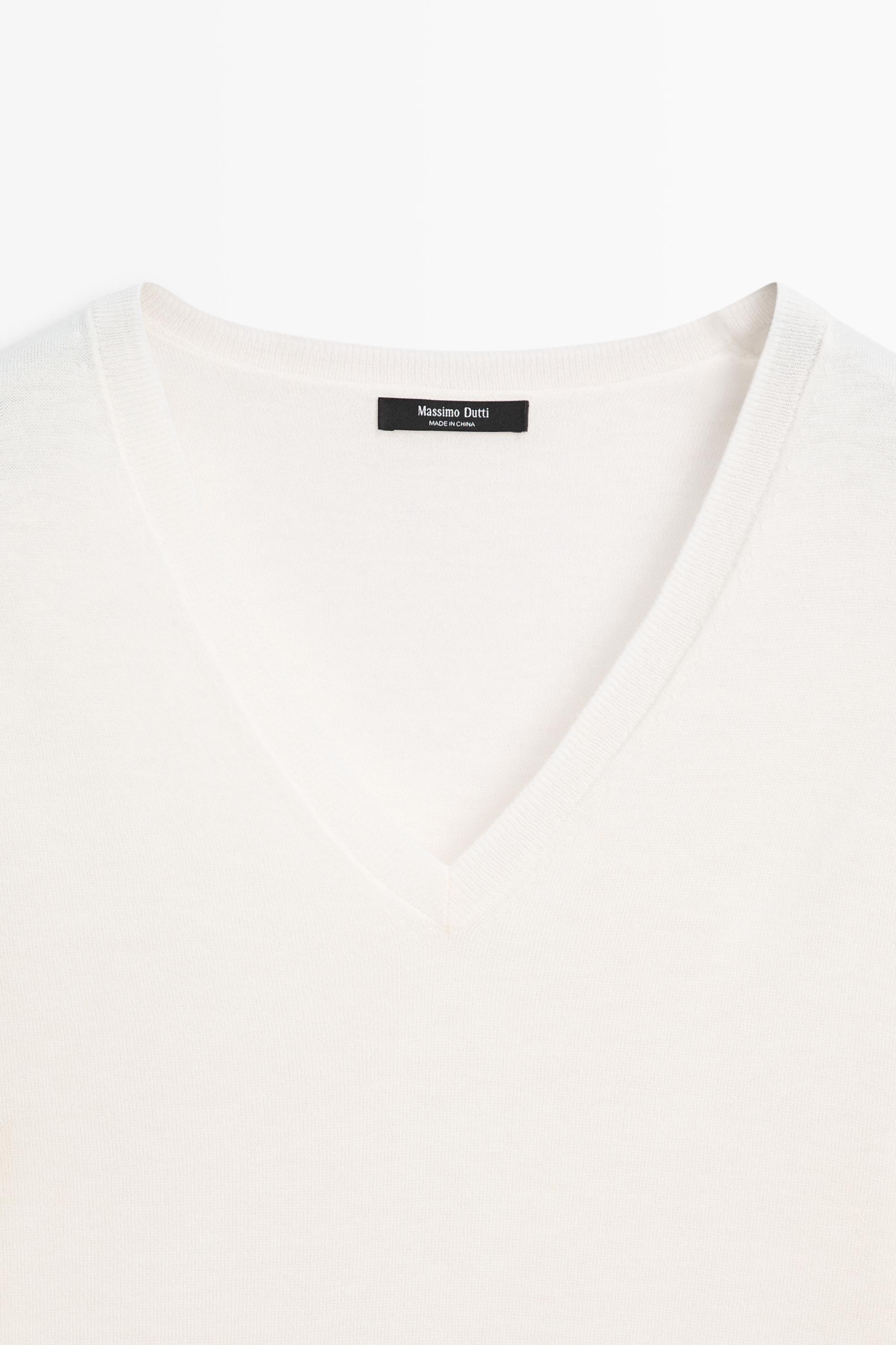 V-neck knit sweater — CREAM
