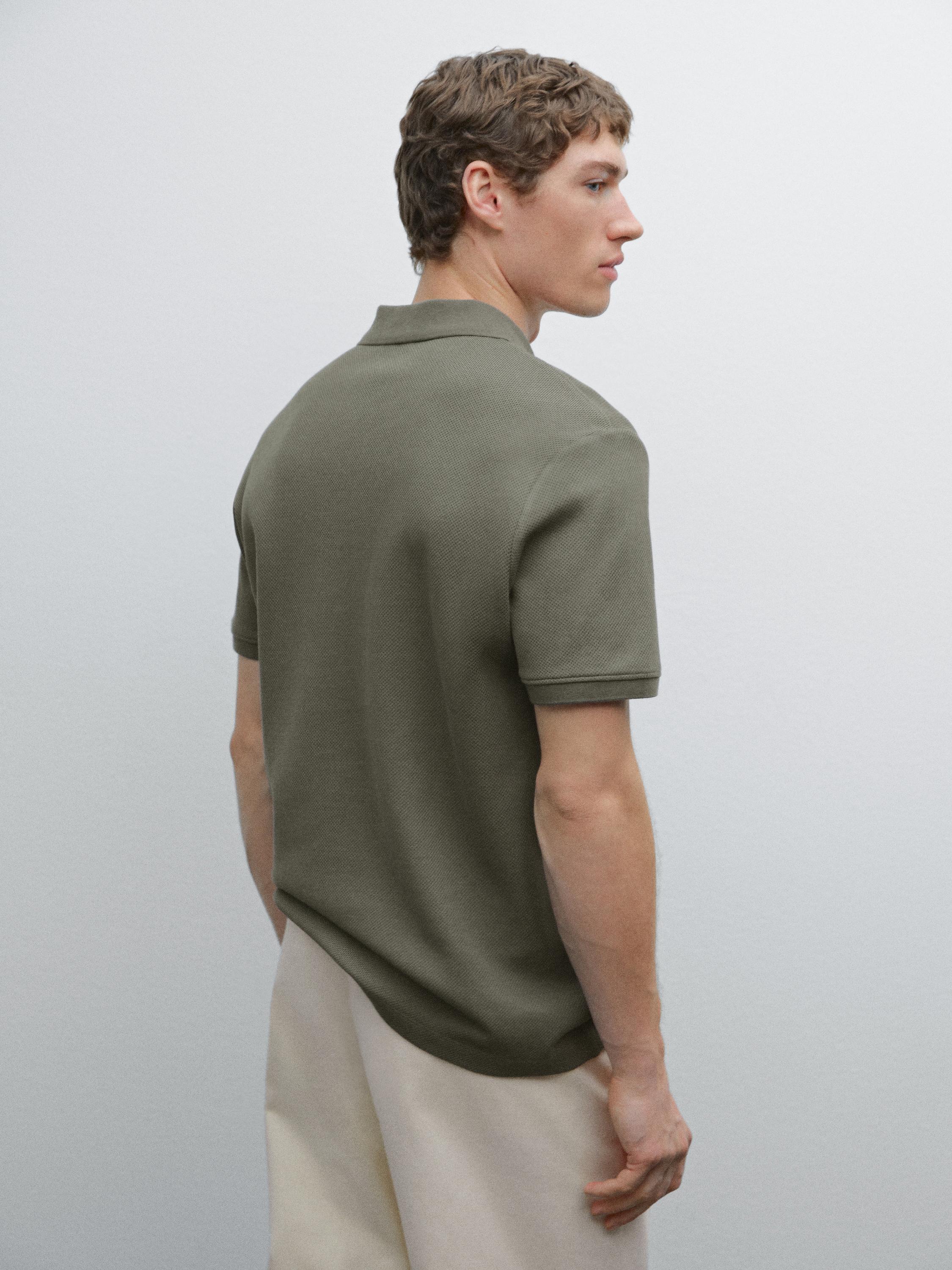 Short sleeve micro-textured polo shirt
