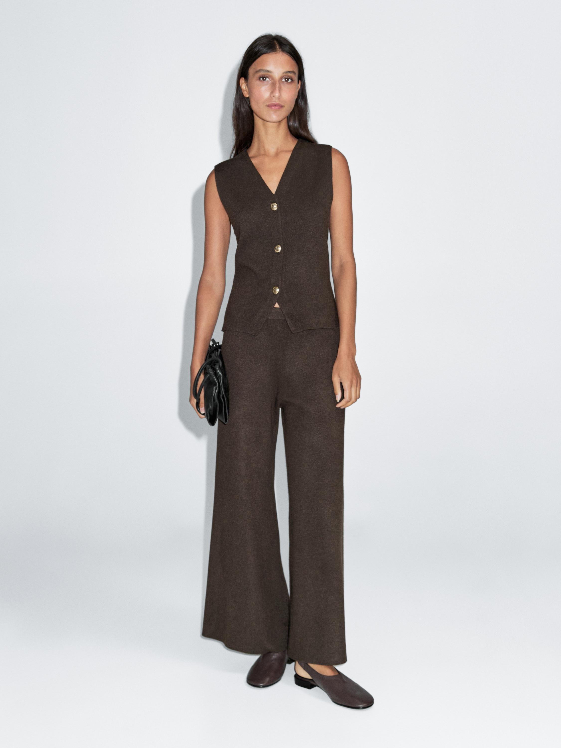 Knit vest with golden buttons