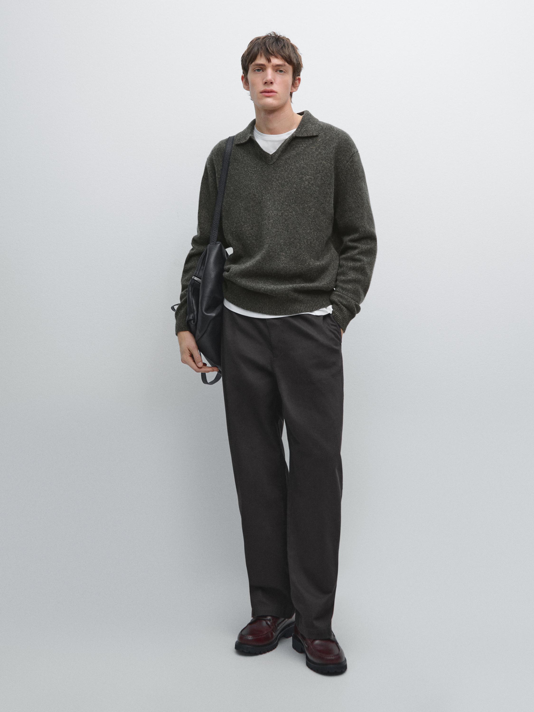 Melierter Strickpullover im Polostil mit V-Ausschnitt