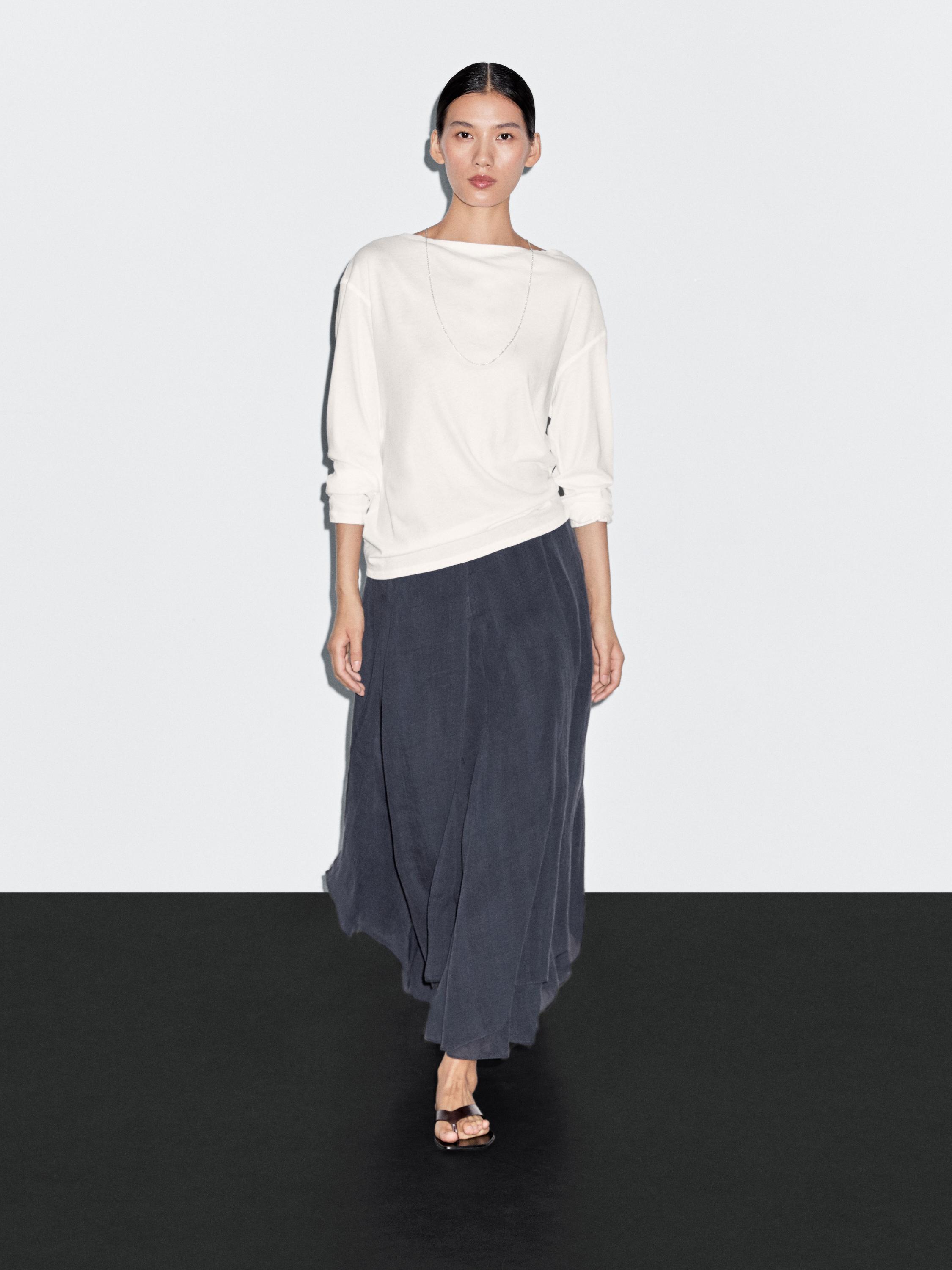Long flowing skirt with ruffles