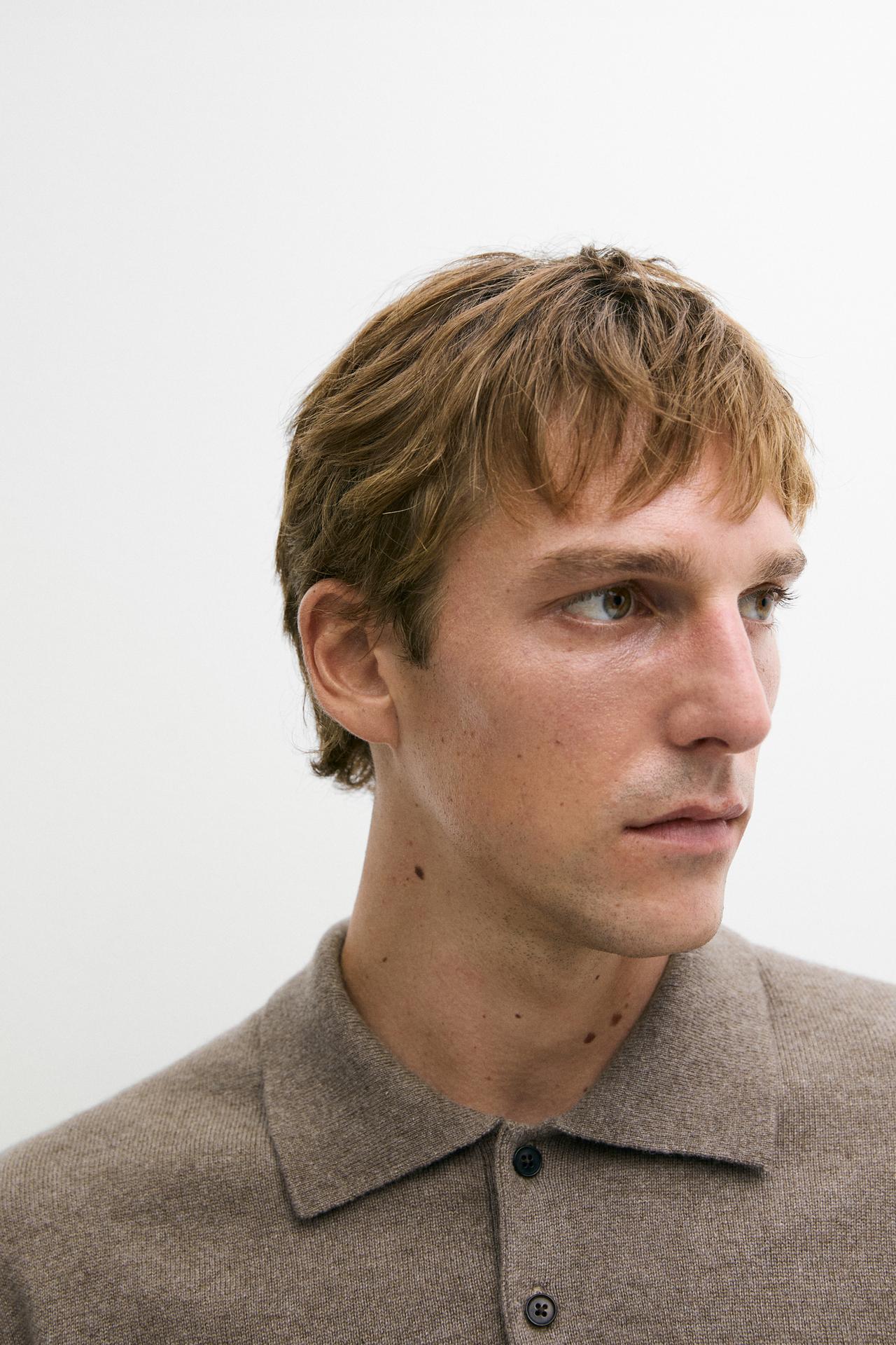 100% cashmere knit polo sweater — Sand