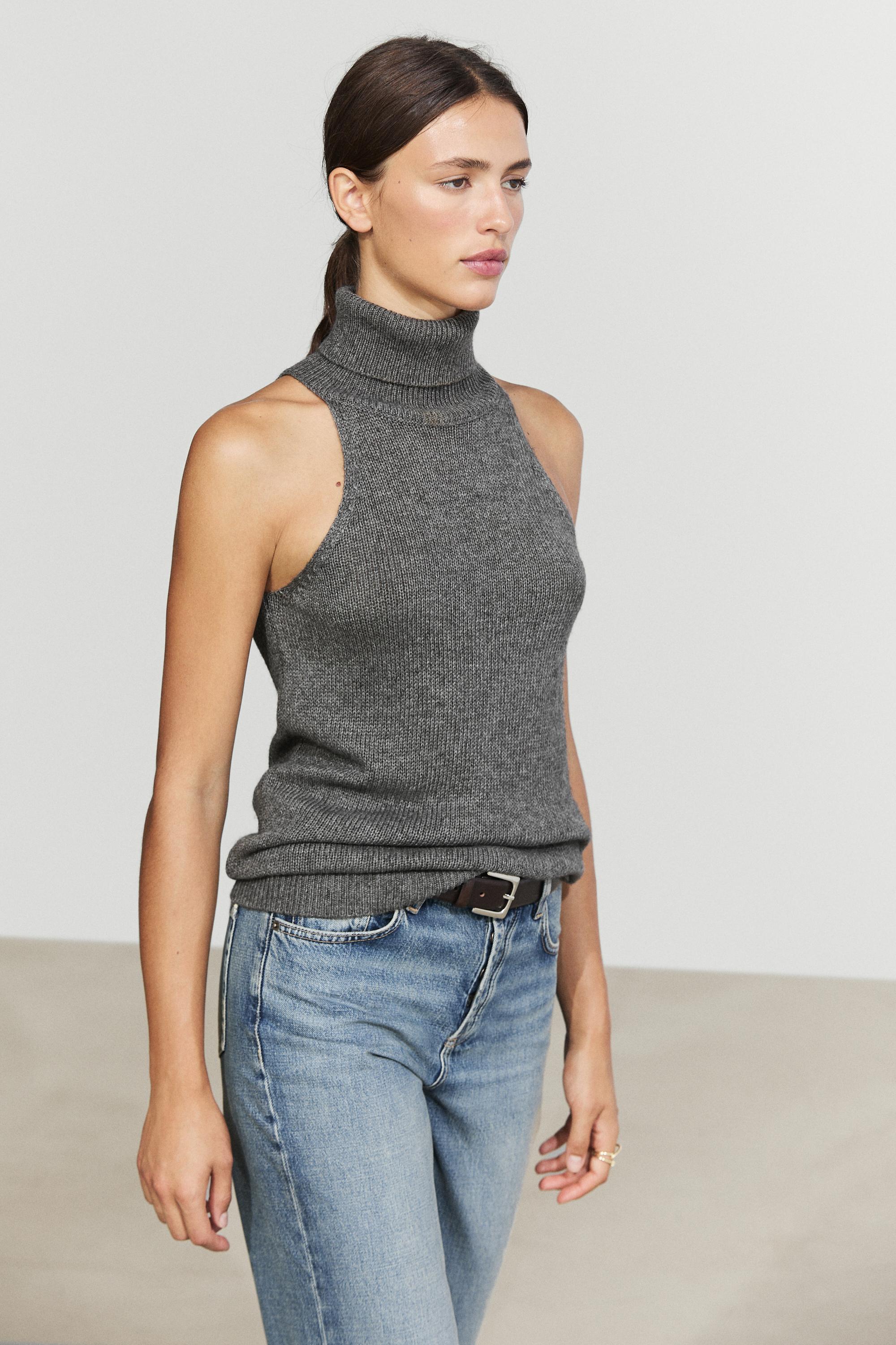 Halter neck knit top