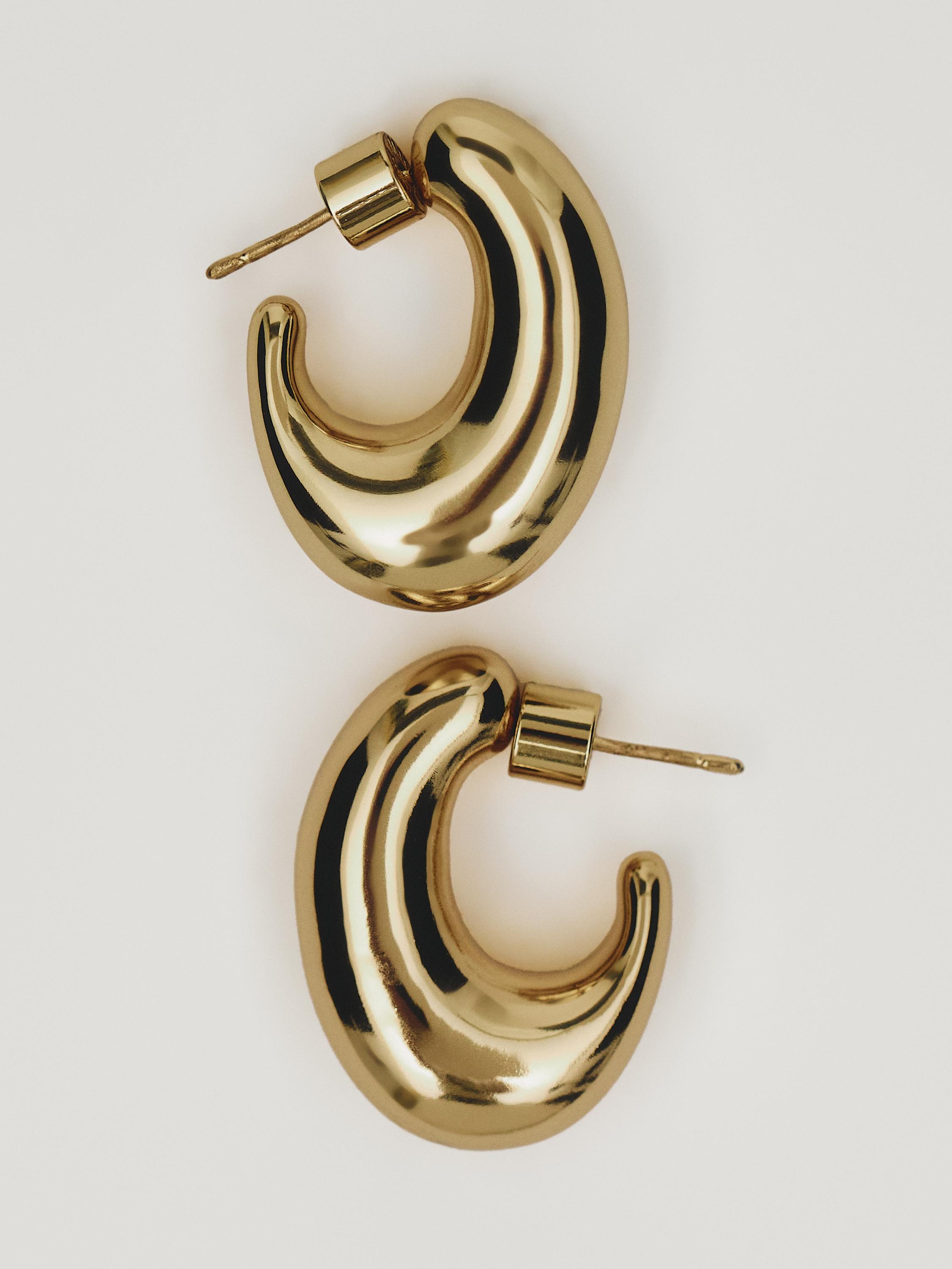 Curved hoop earrings