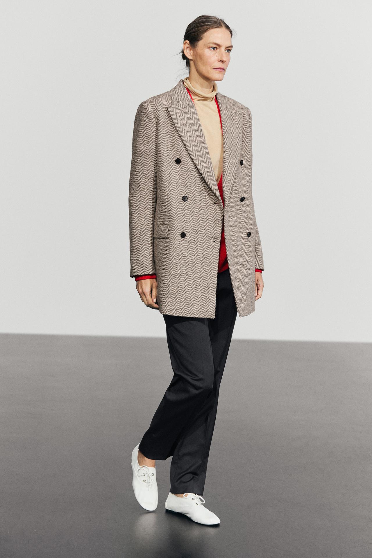 Mid-length double-breasted herringbone coat — SAND