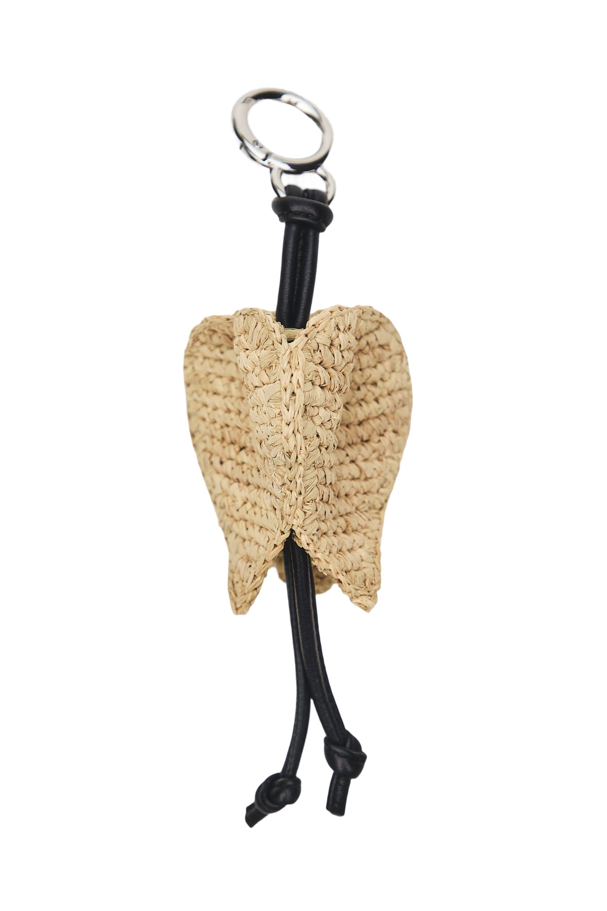 Raffia tulip charm — BEIGE