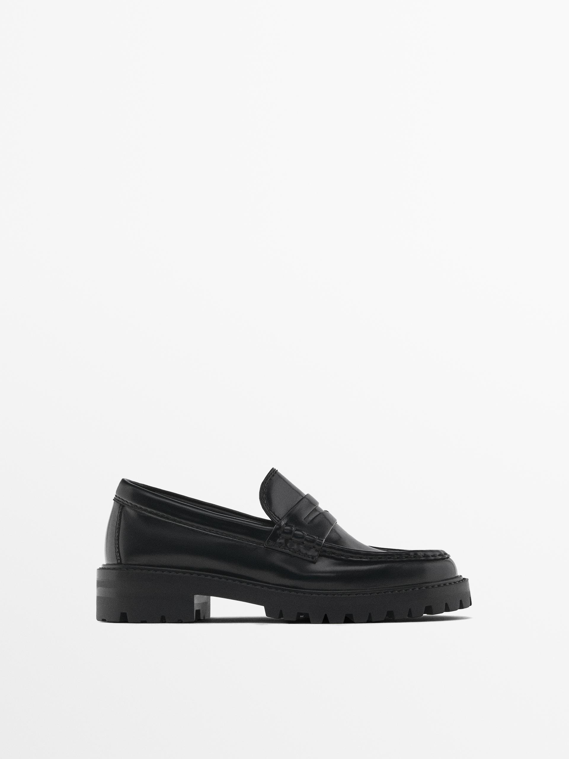 Mocassins crantés avec patte · Noir · Chaussures Basses | Massimo Dutti