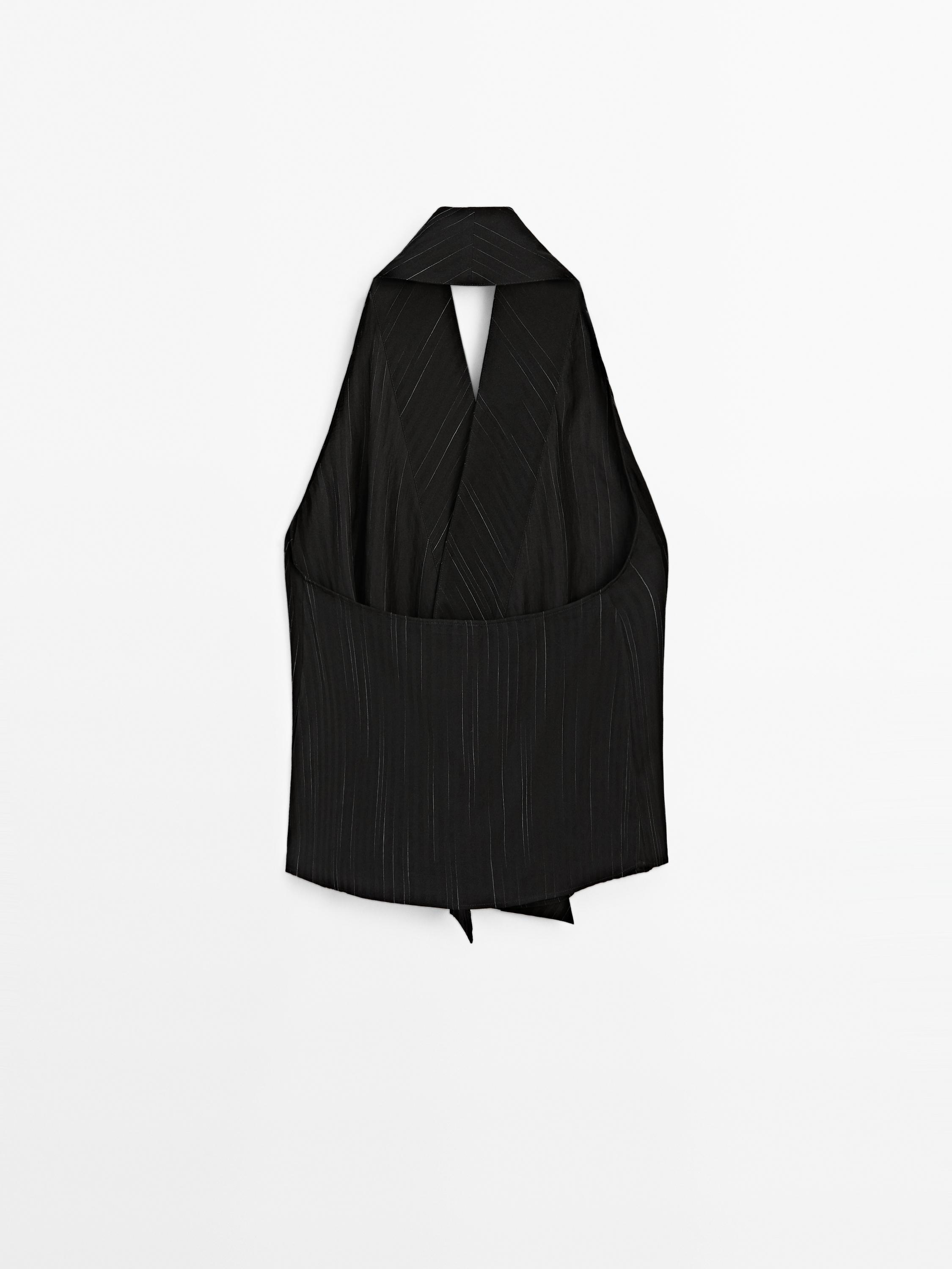 Top s výstrihom okolo krku s pruhovanou potlačou