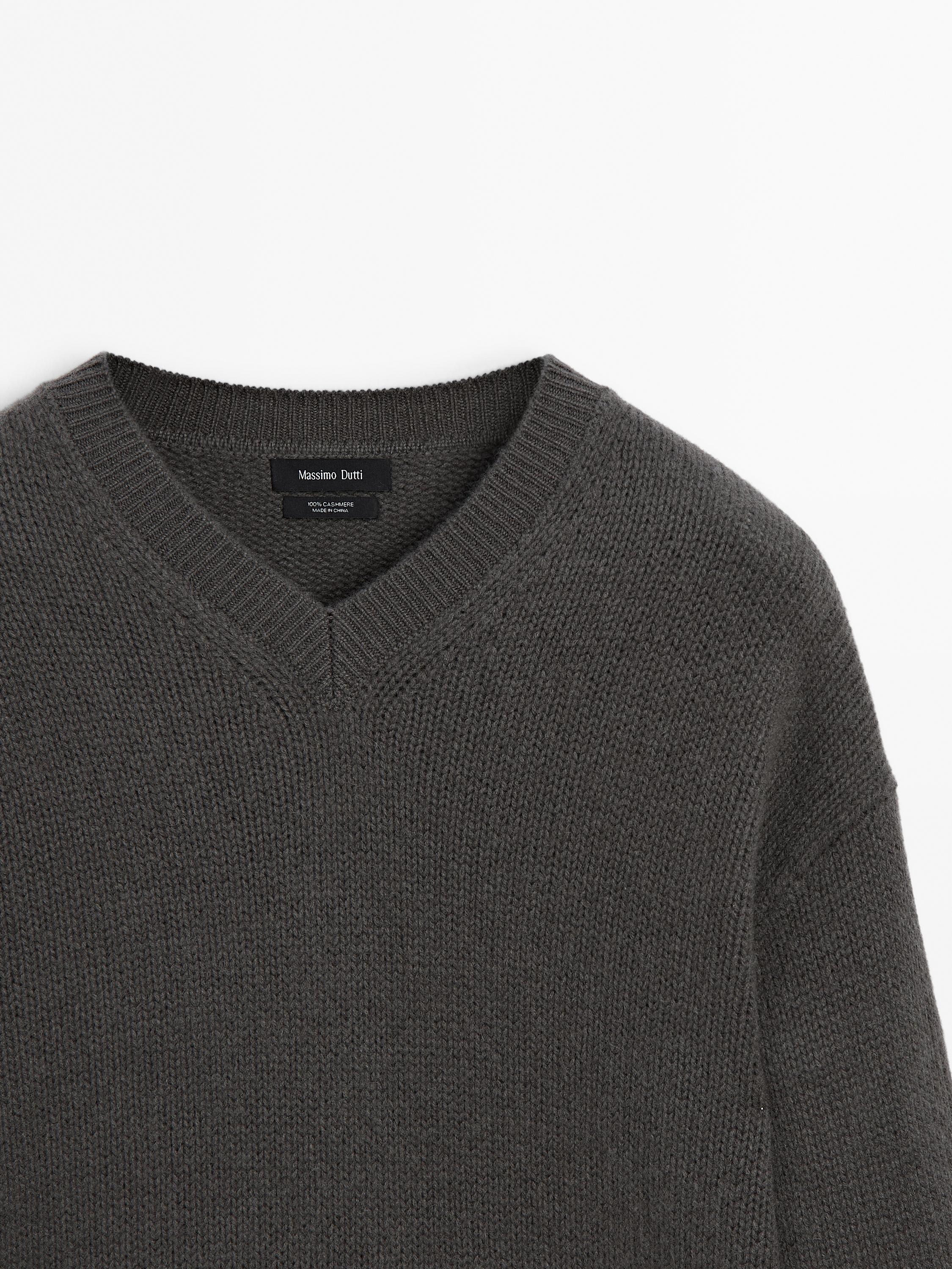 100% cashmere V-neck knit sweater