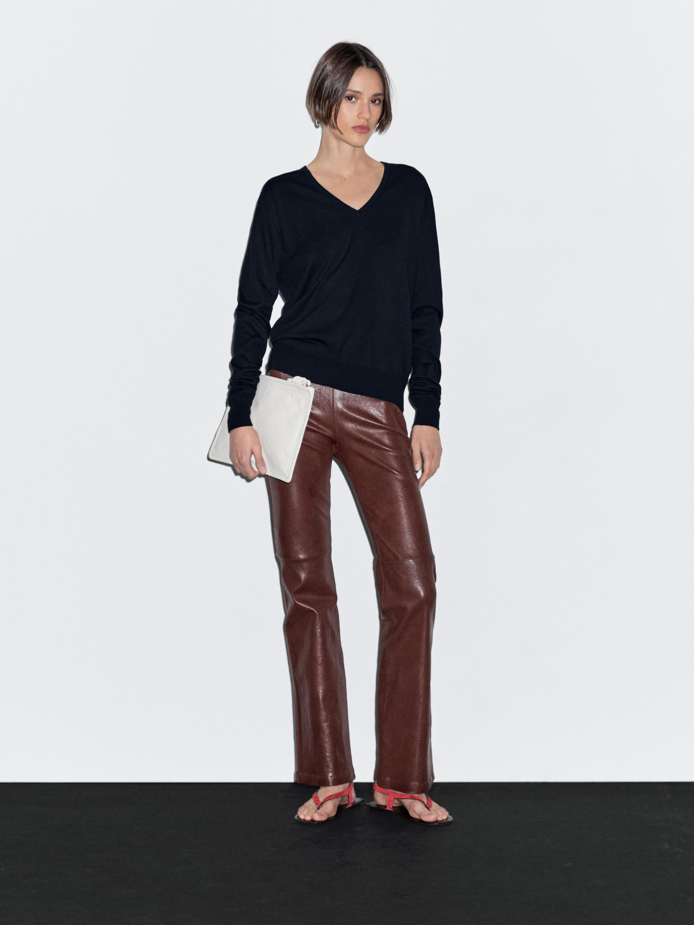 V-neck knitted jumper with wool