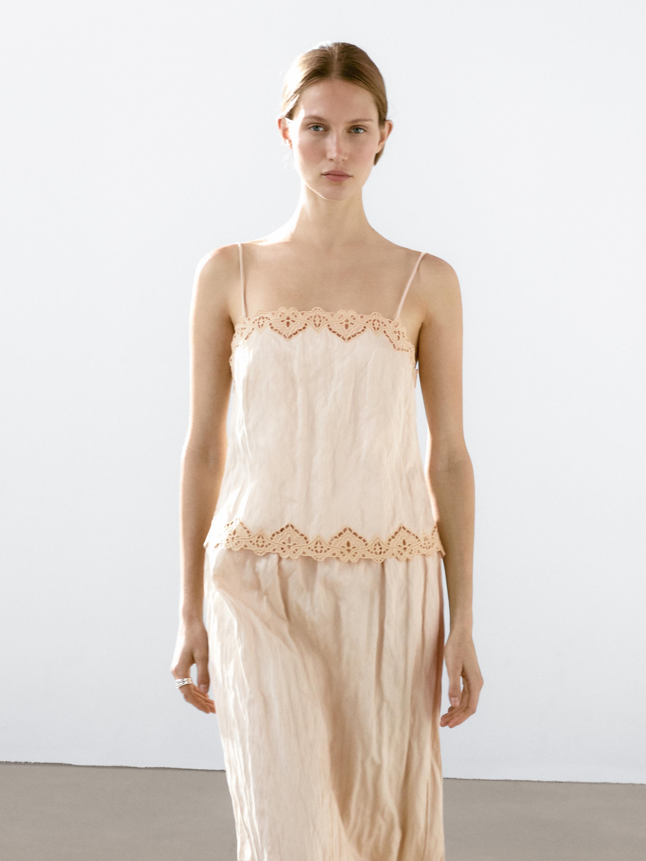 Flowing top with blonde lace detail