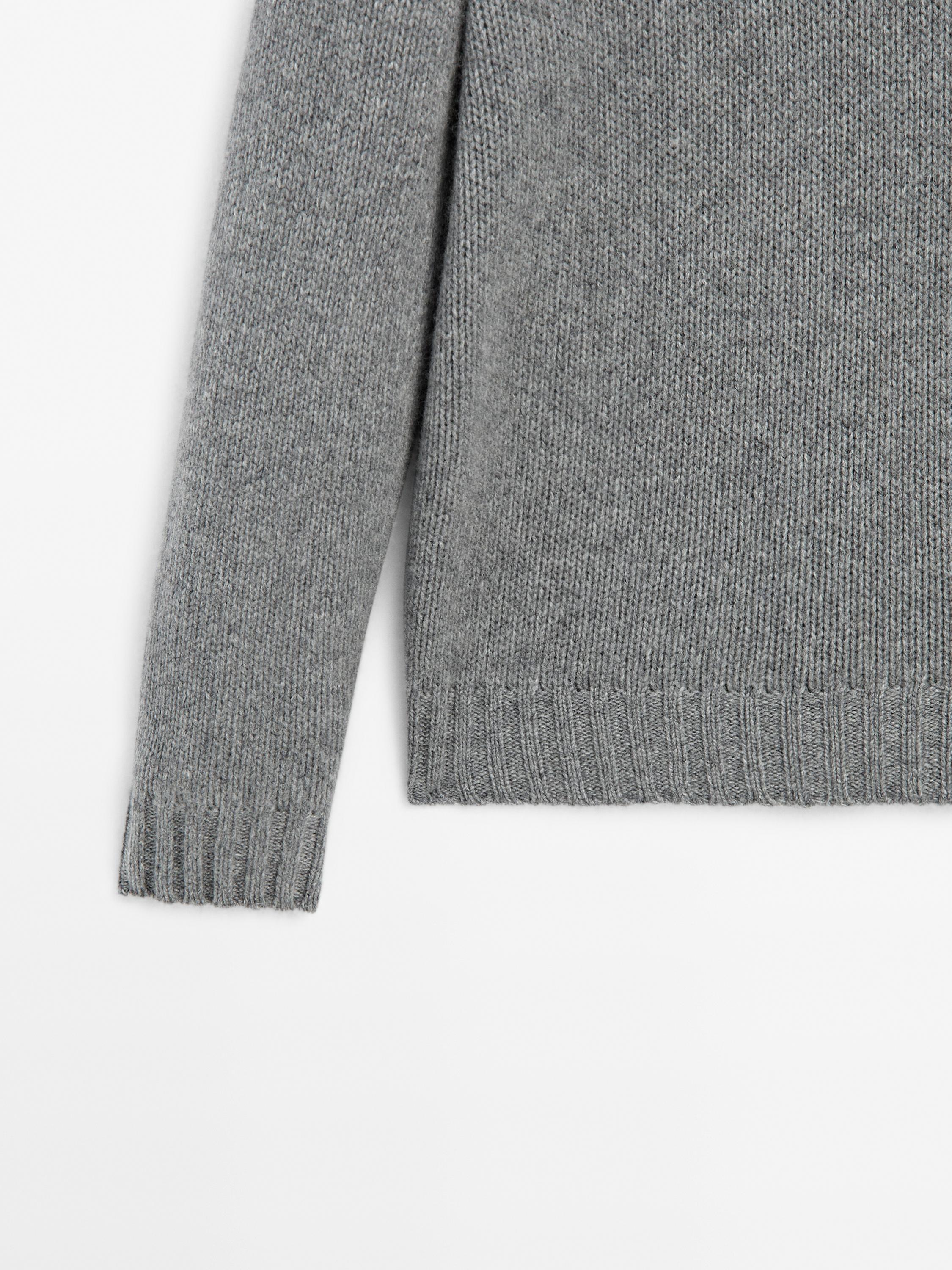 100% cashmere V-neck knit sweater