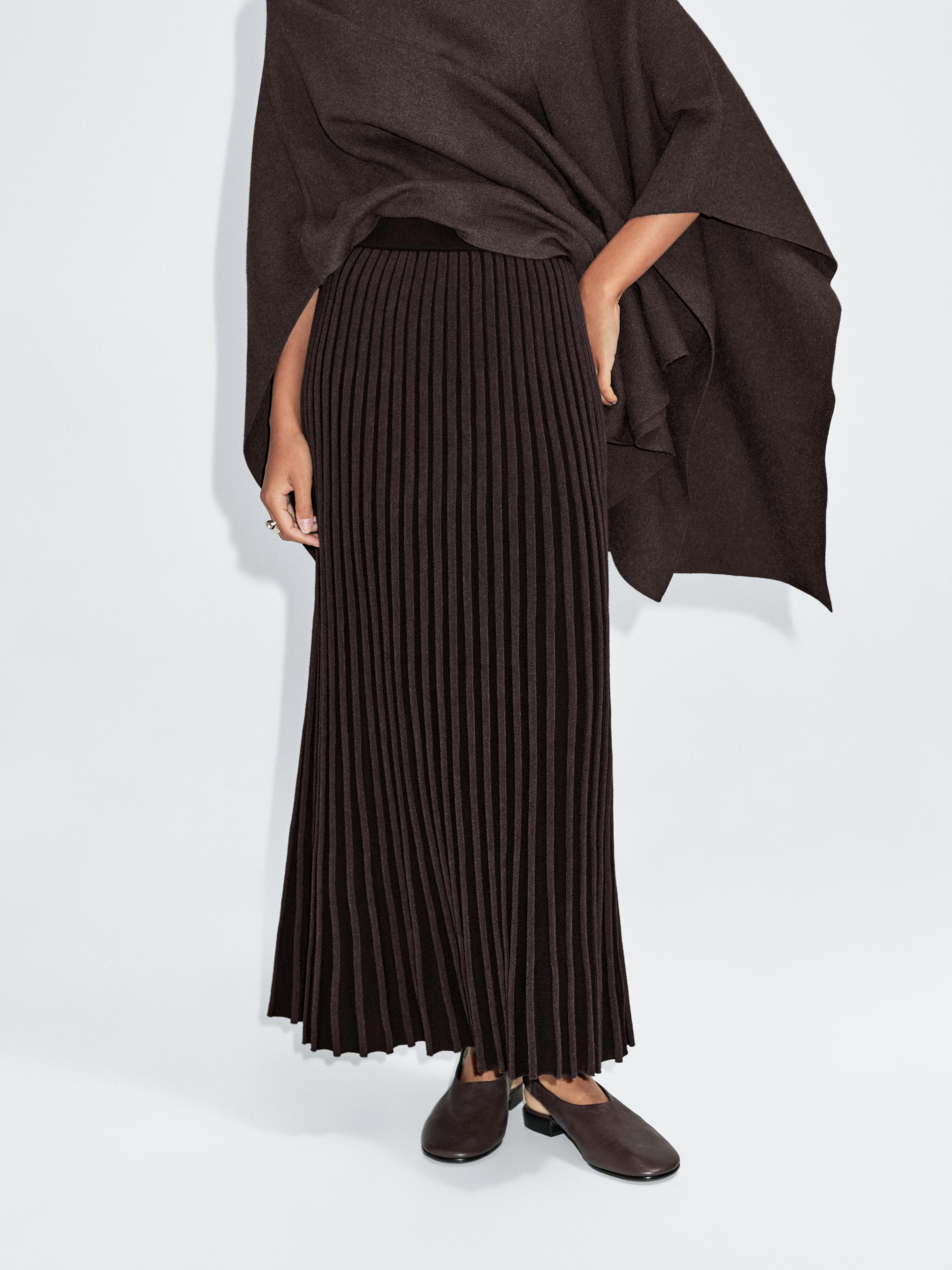 تنورة طويلة بليسيه محاكة ومتباينة