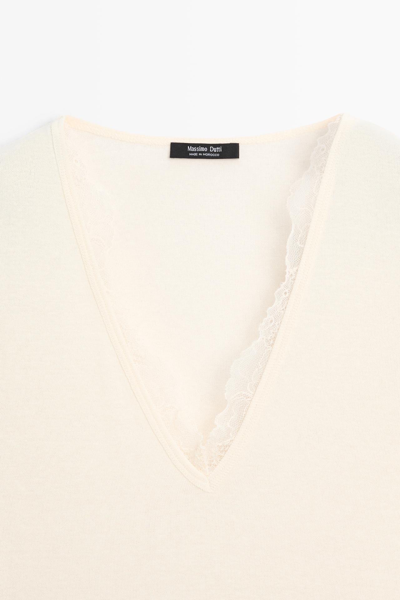 Lace-detail V-neck T-shirt — CREAM