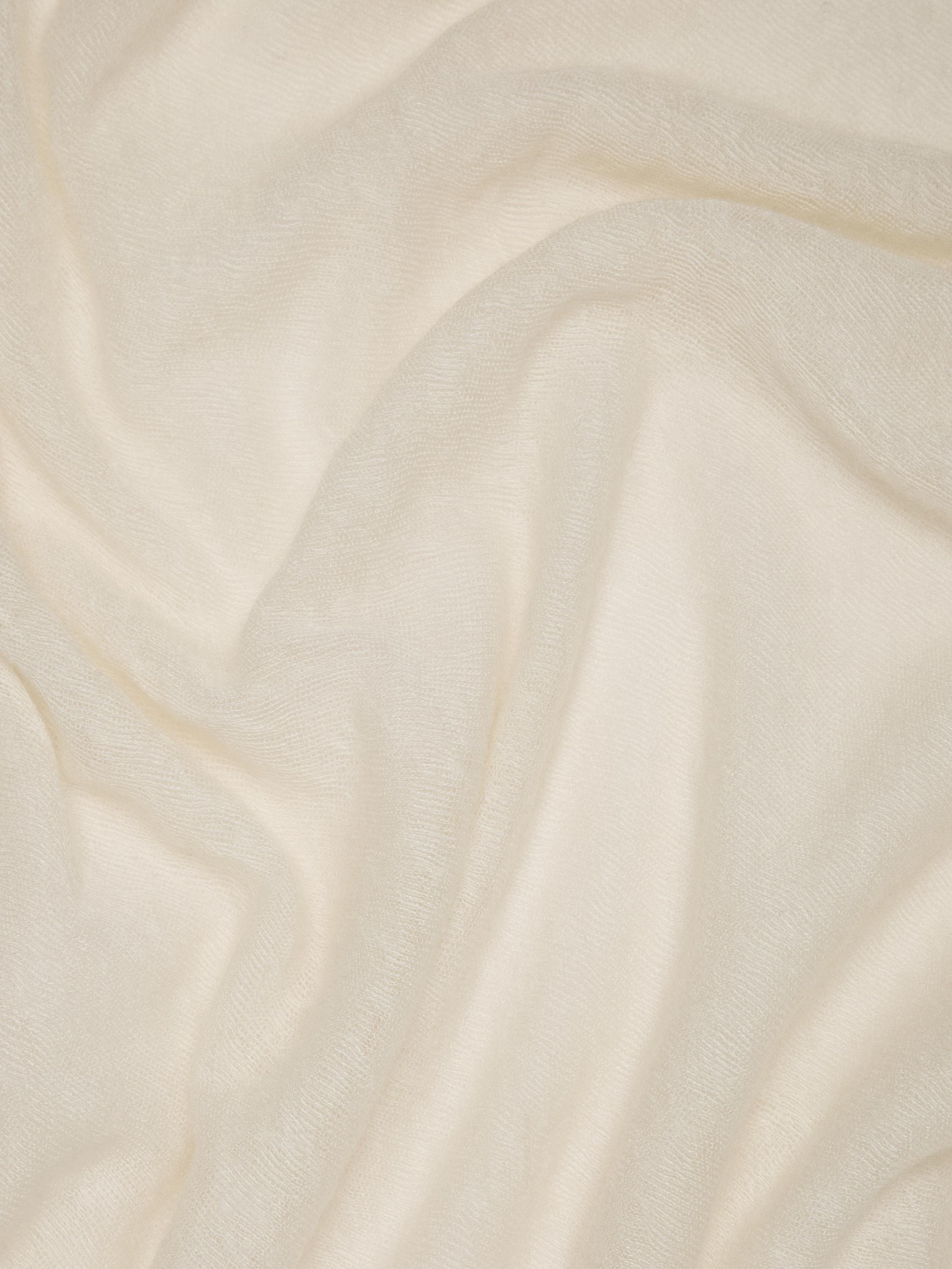 100% cashmere scarf with melange detail