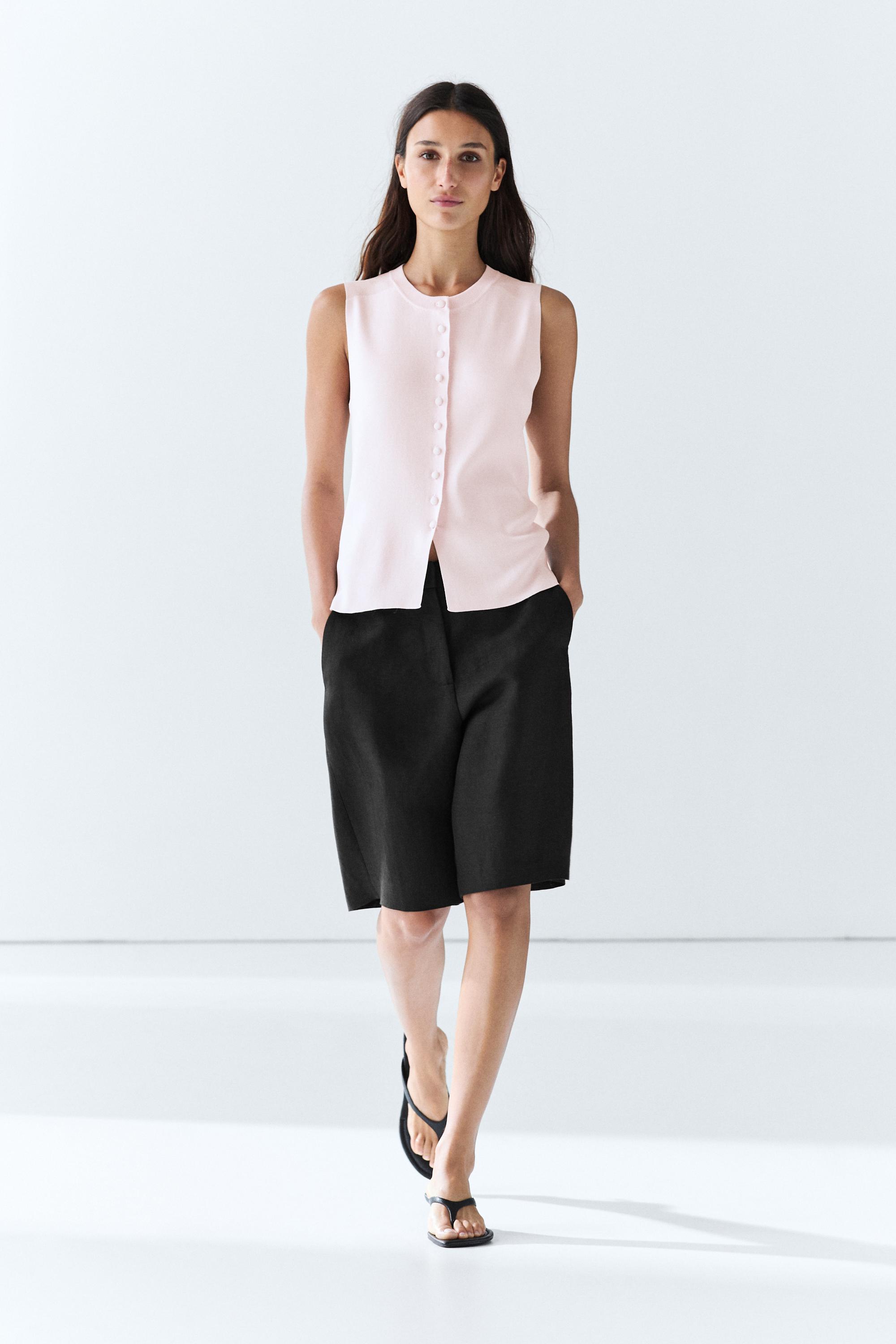 Fine-knit vest with covered buttons