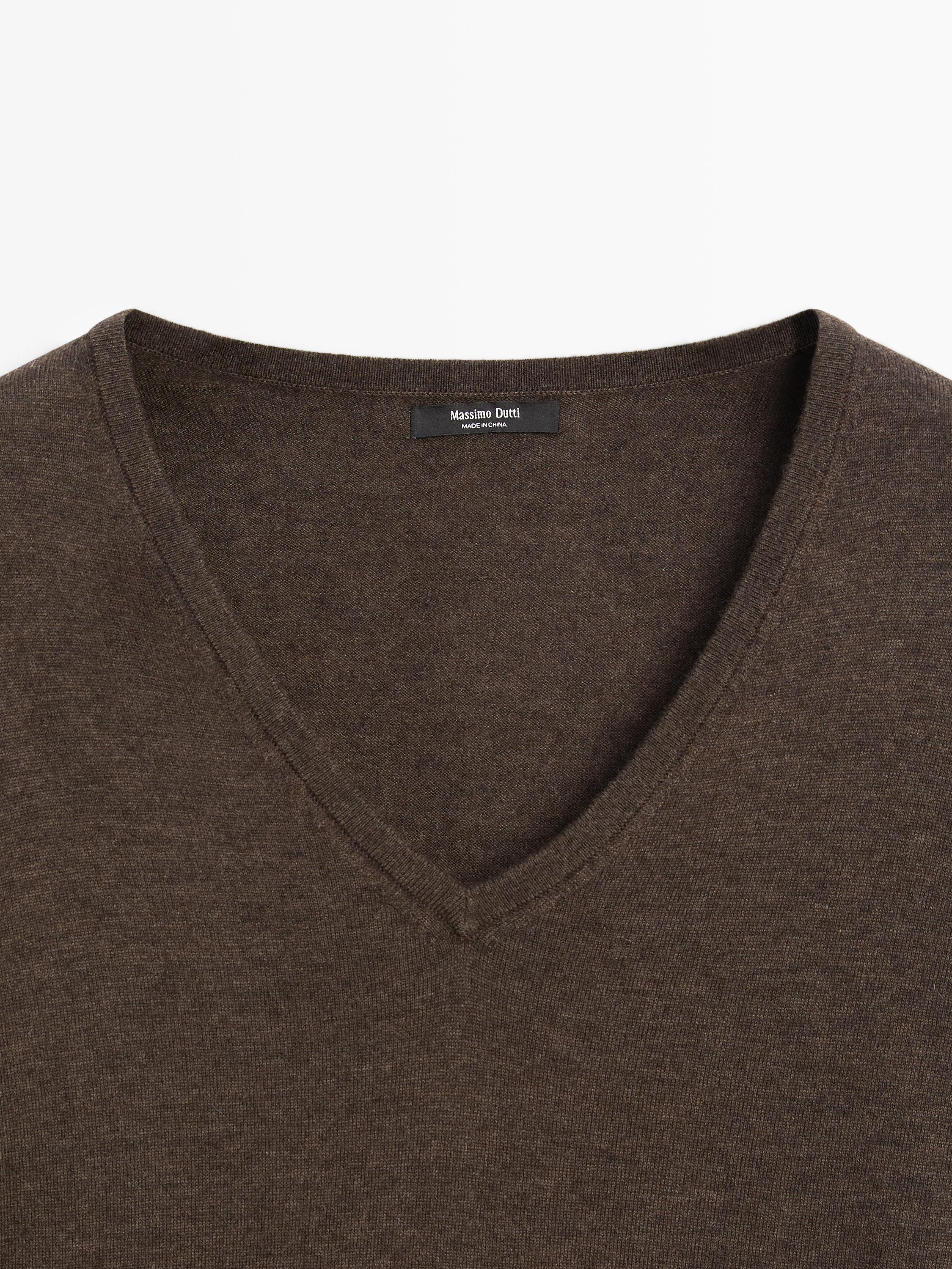 Pull laine en maille à col en V