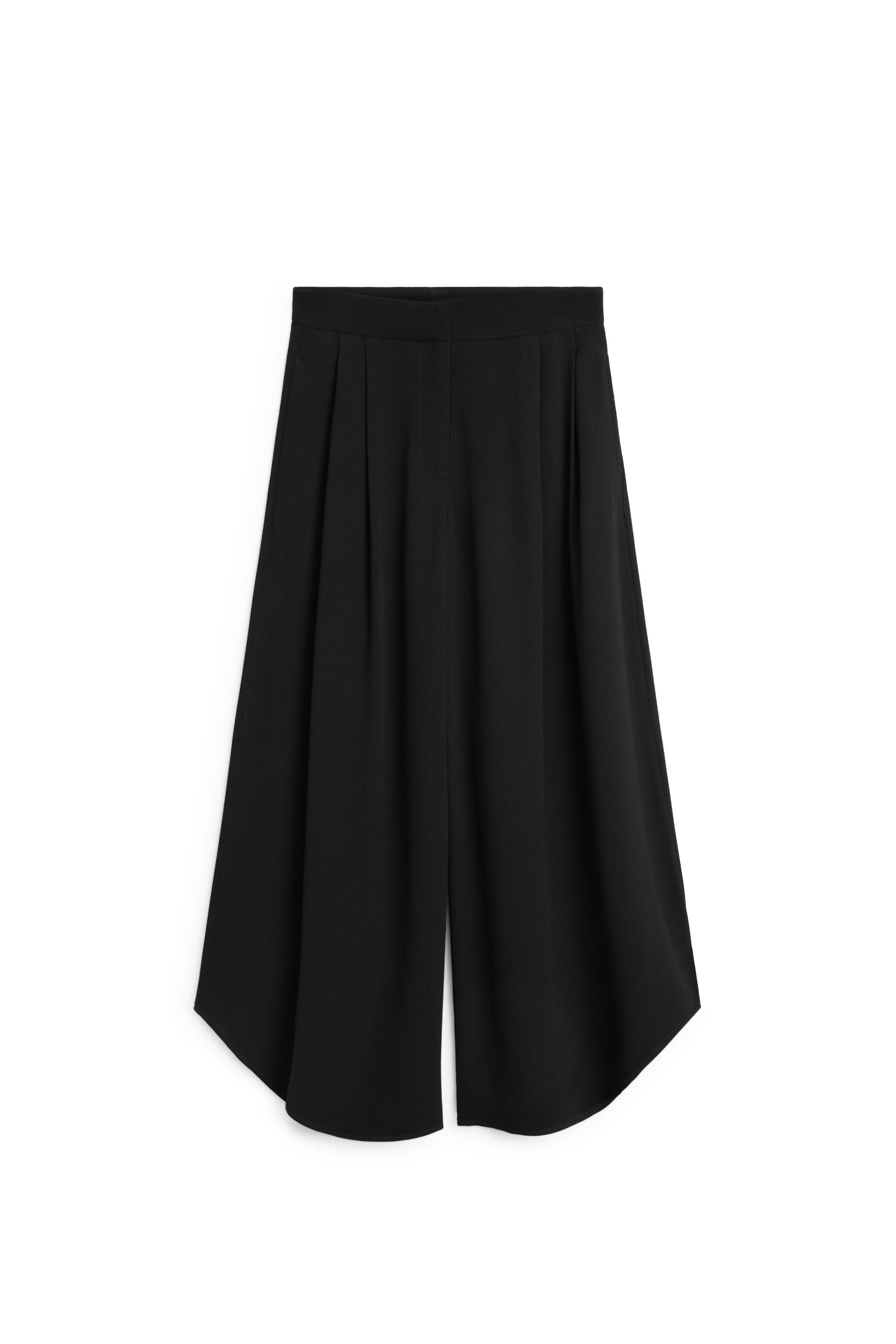 Voluminous wide-leg pleated pants — BLACK
