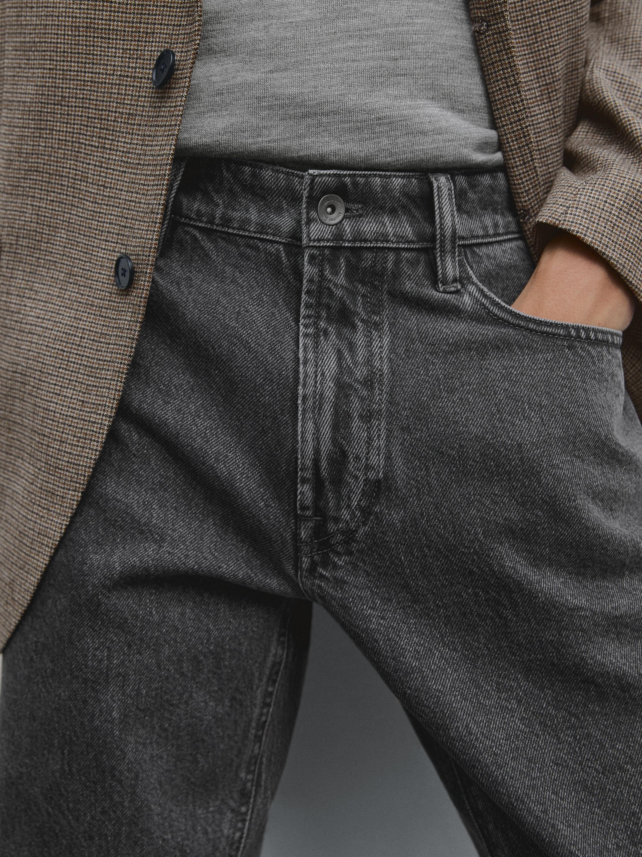 Tapered fit jeans