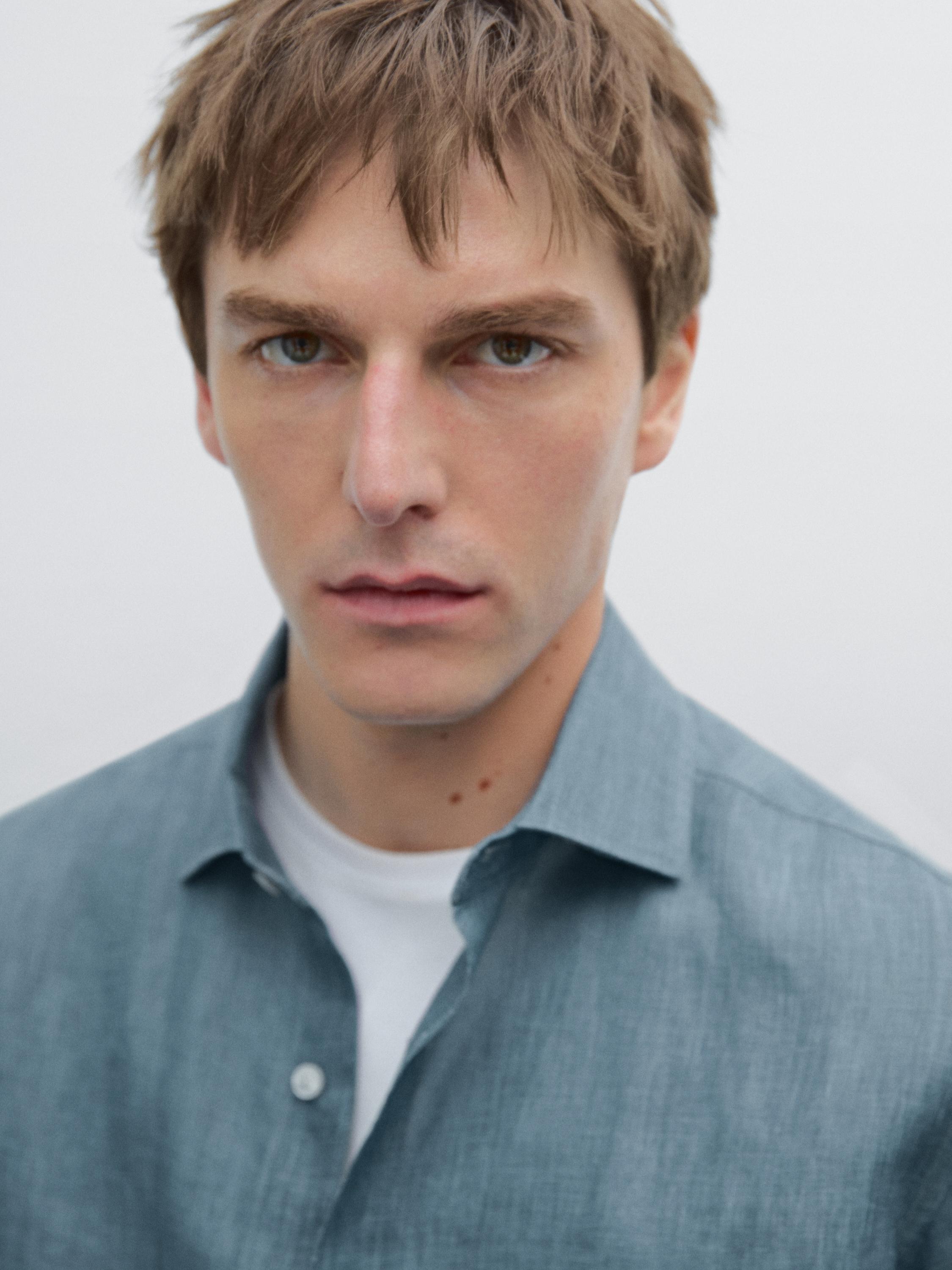 Лека риза със стандартна кройка от 100% лен