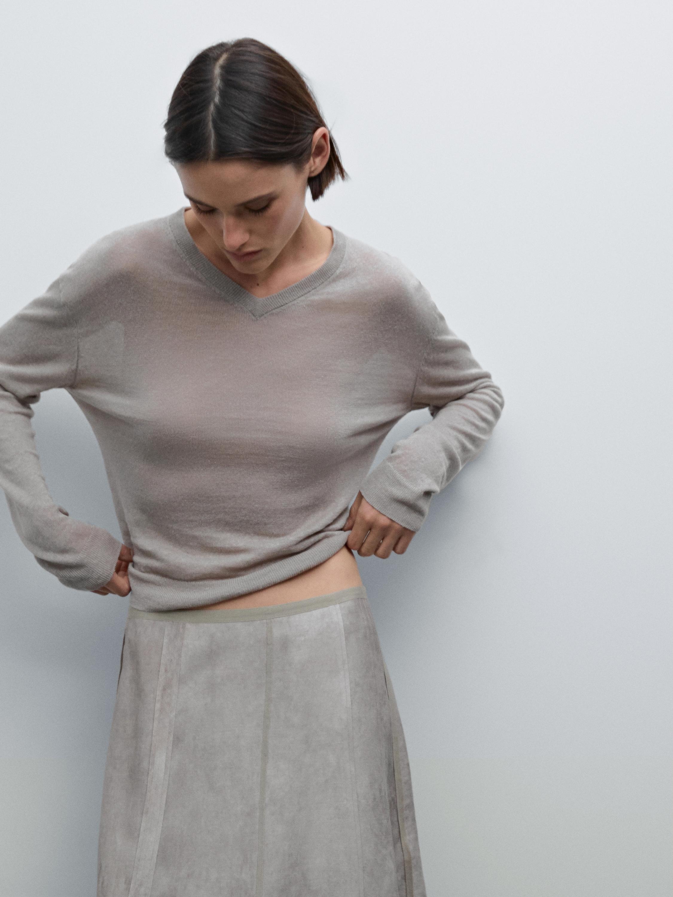 تنورة بصبغة غير متجانسة وتفصيل بدرزات