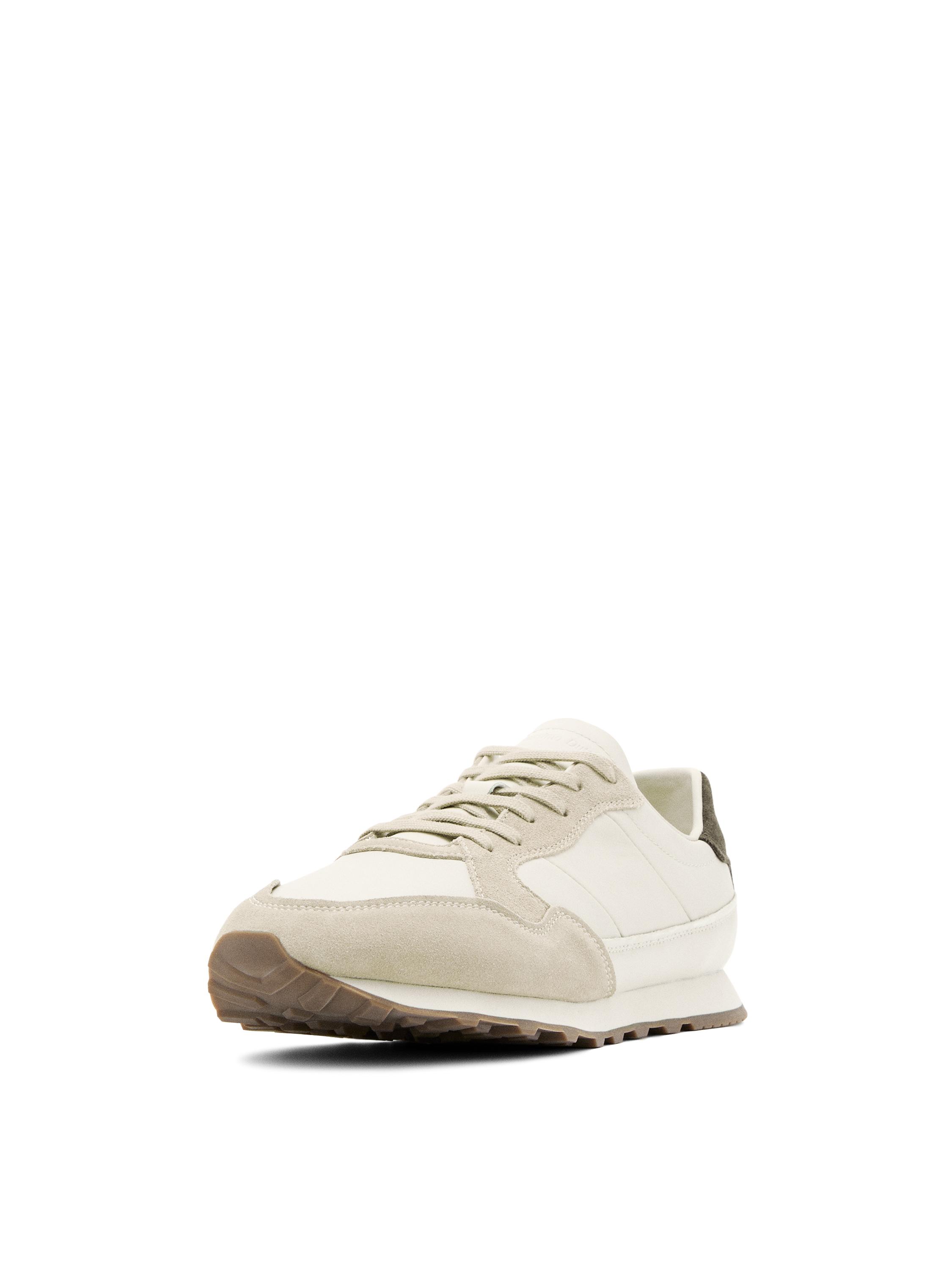 Trainers with contrast back piece — WHITE