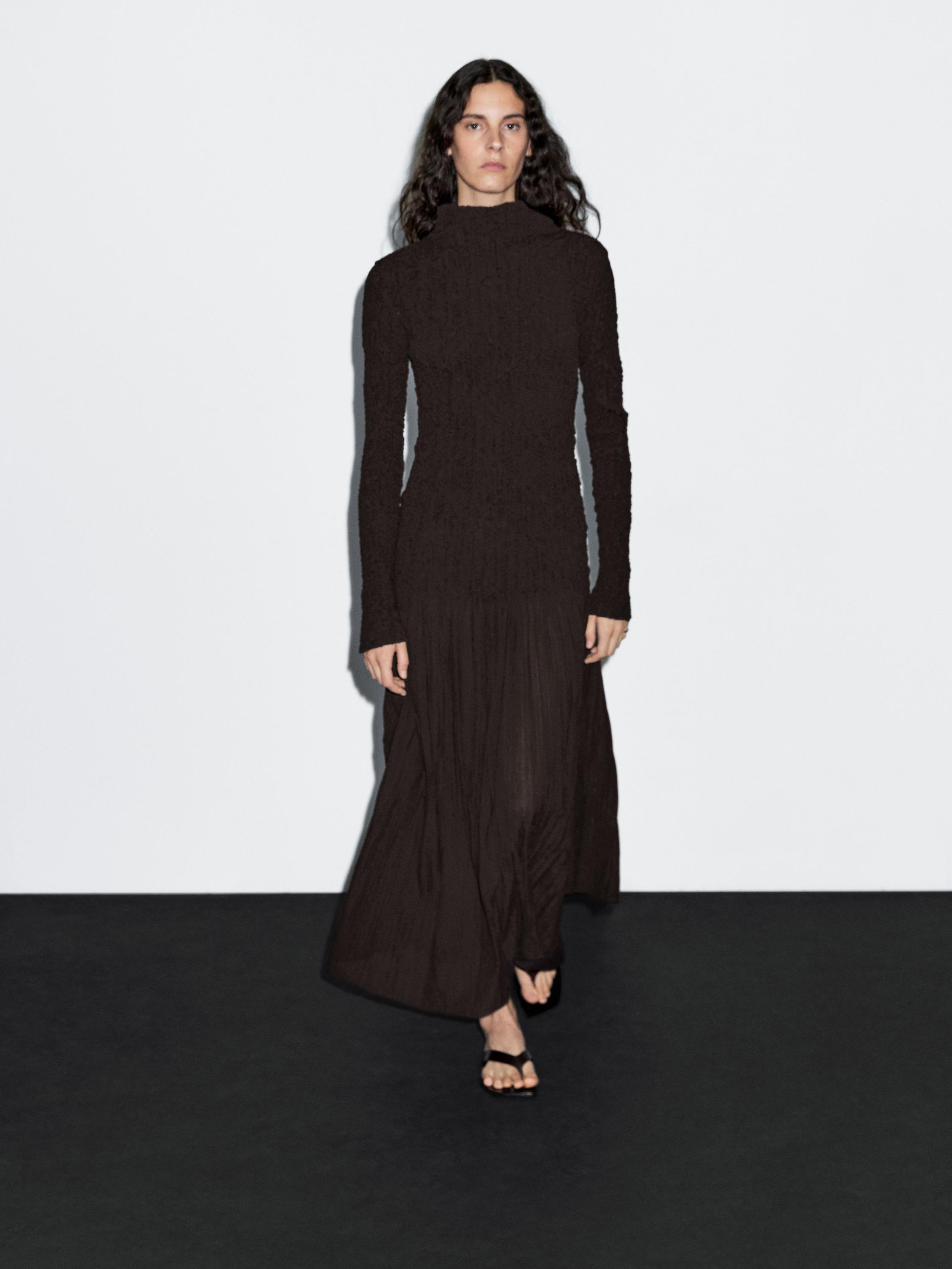 Long pleated stretch dress