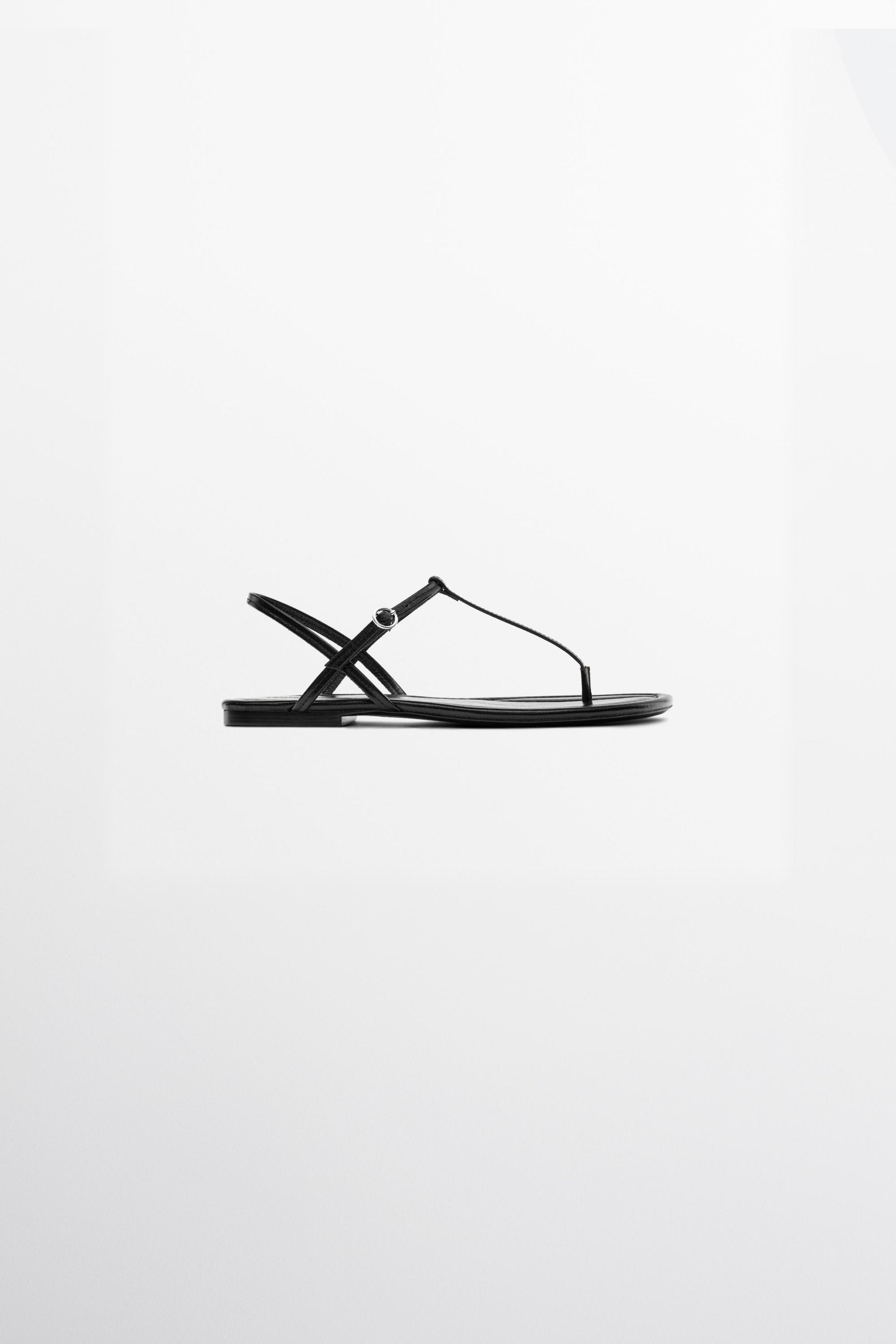 Strappy flat sandals with toe divider — BLACK