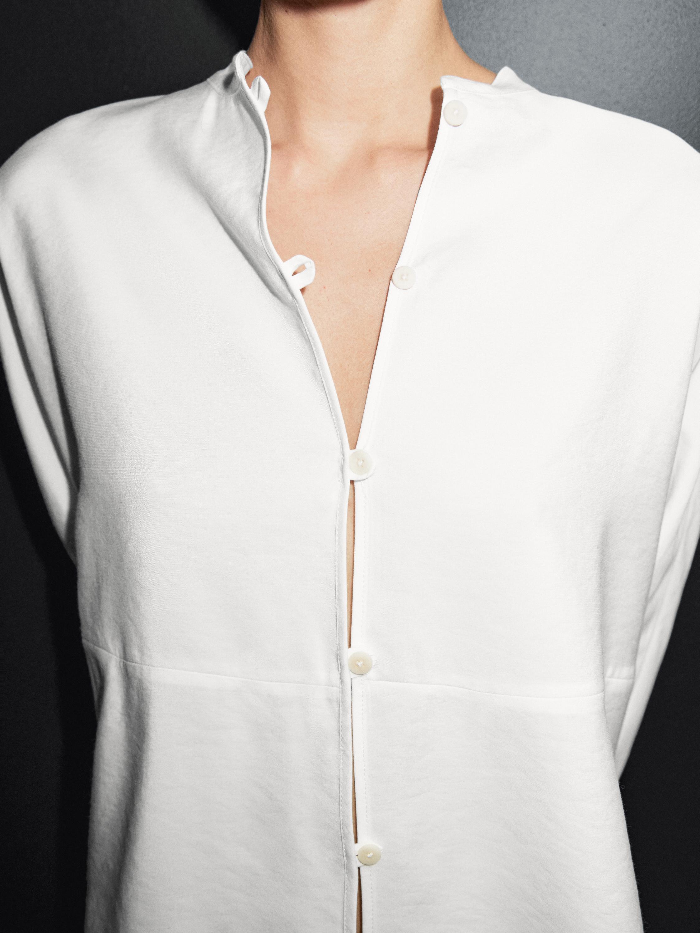 Stand collar shirt with front seam